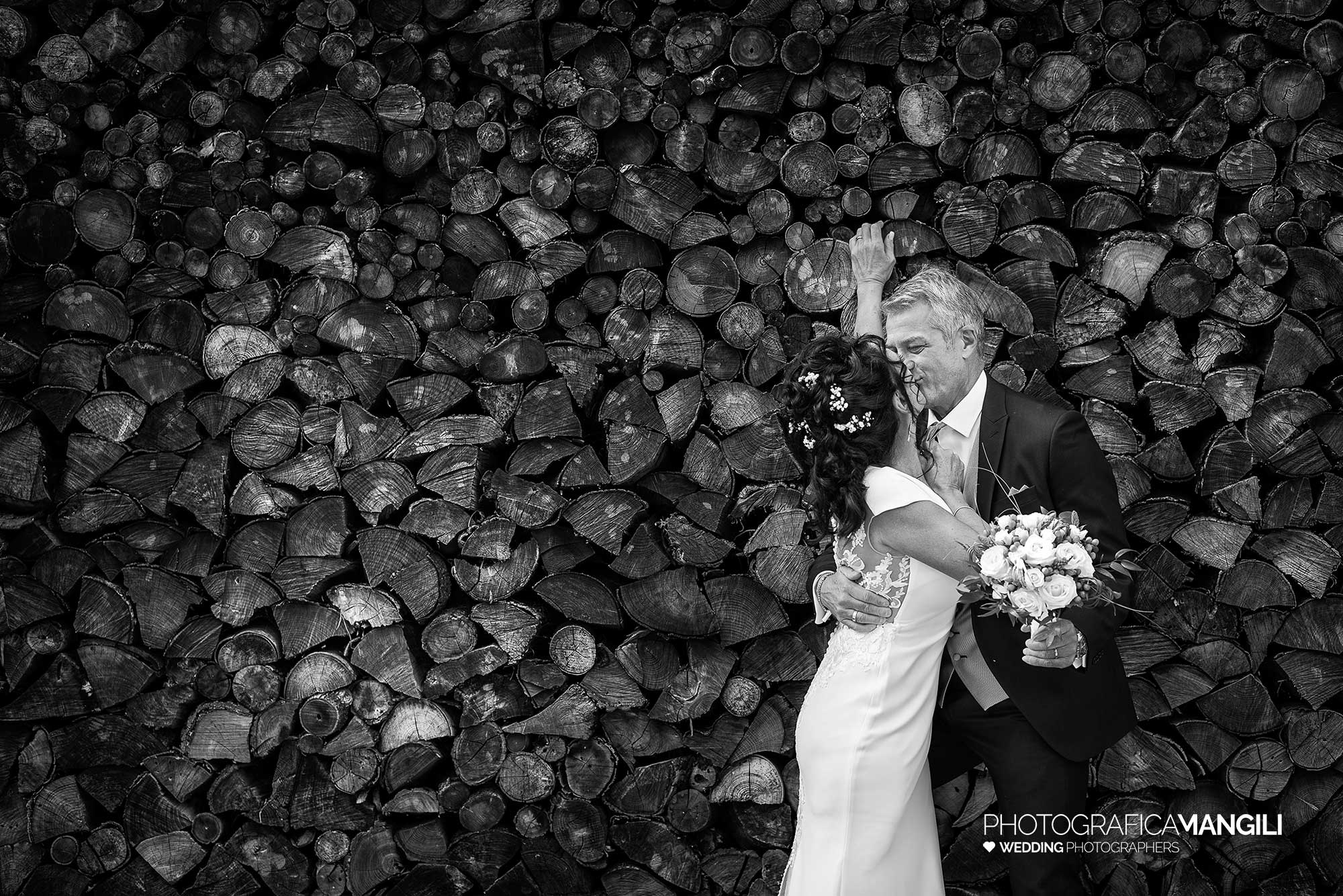 29 fotografo matrimonio reportage wedding ritratto sposi legnaia castello rossino calolziocorte lecco lago como 29 fotografo matrimonio reportage wedding ritratto sposi legnaia castello rossino calolziocorte lecco lago como