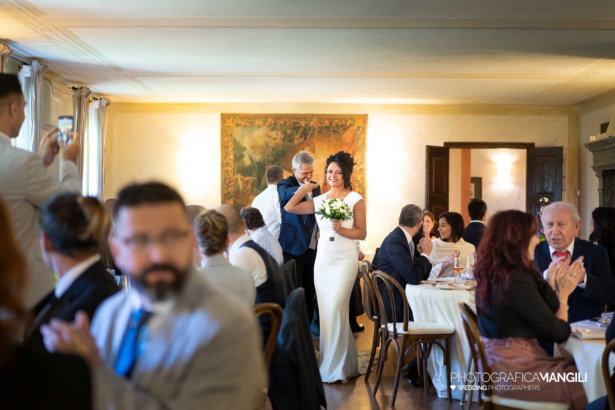 34 fotografo matrimonio reportage wedding ingresso sala pranzo sposi castello rossino calolziocorte lecco lago como 34 fotografo matrimonio reportage wedding ingresso sala pranzo sposi castello rossino calolziocorte lecco lago como