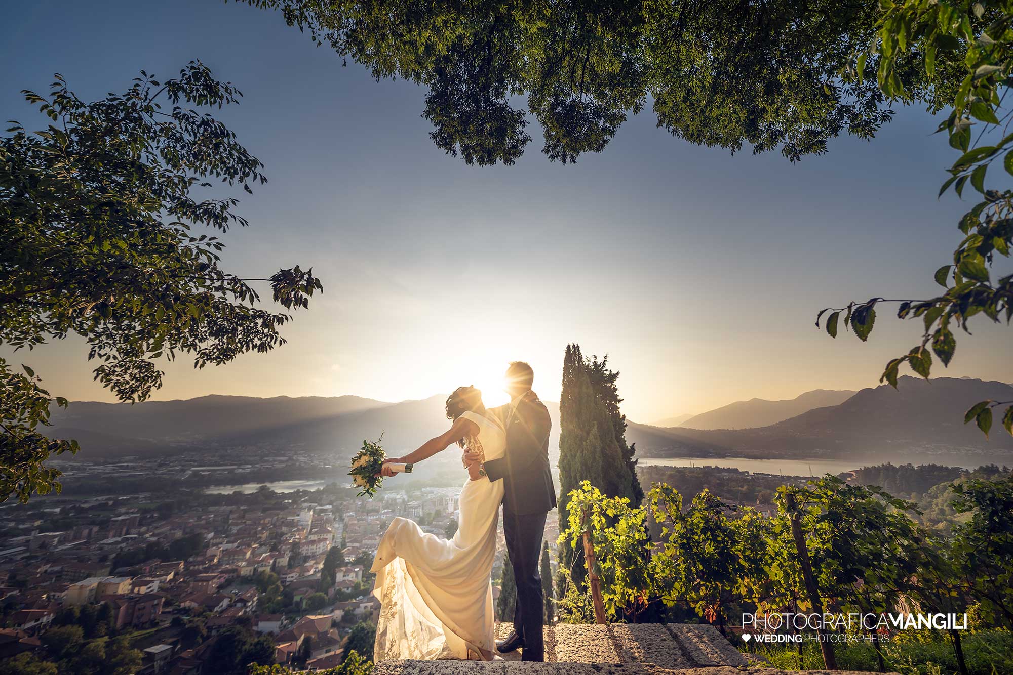 40 fotografo matrimonio reportage wedding ritratto sposi luce tramonto castello rossino calolziocorte lecco lago como 40 fotografo matrimonio reportage wedding ritratto sposi luce tramonto castello rossino calolziocorte lecco lago como