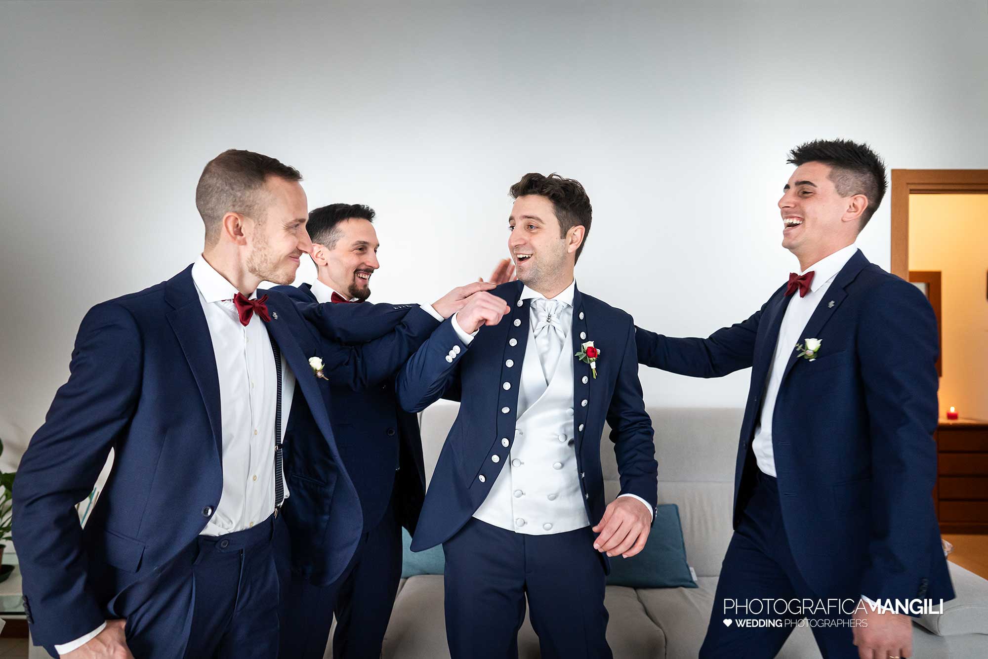 004 fotografo matrimonio wedding reportage preparazione sposo amici testimoni lecco 004 fotografo matrimonio wedding reportage preparazione sposo amici testimoni lecco