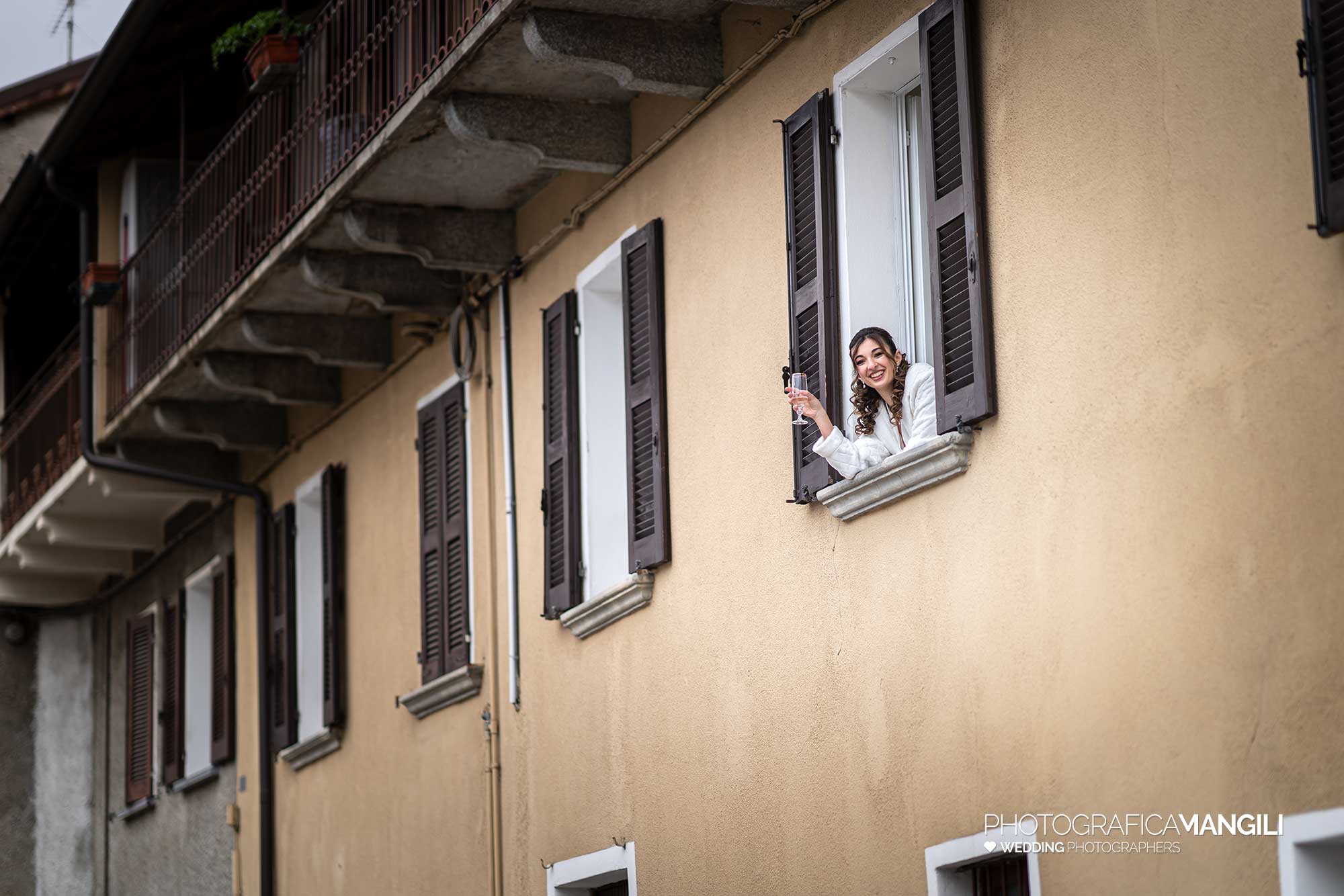005 fotografo matrimonio wedding reportage sposa alla finestra lecco 005 fotografo matrimonio wedding reportage sposa alla finestra lecco