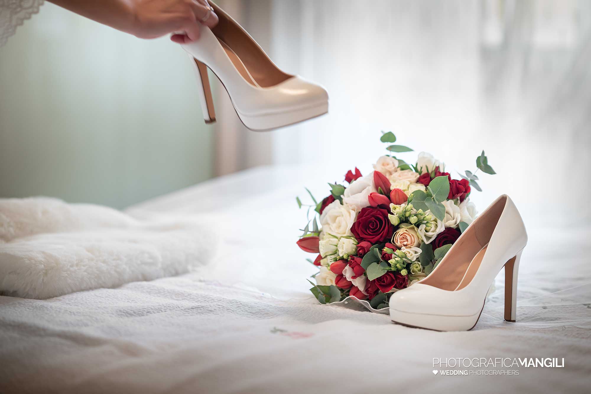 006 fotografo matrimonio wedding reportage preparazione sposa bouquet scarpe lecco 006 fotografo matrimonio wedding reportage preparazione sposa bouquet scarpe lecco