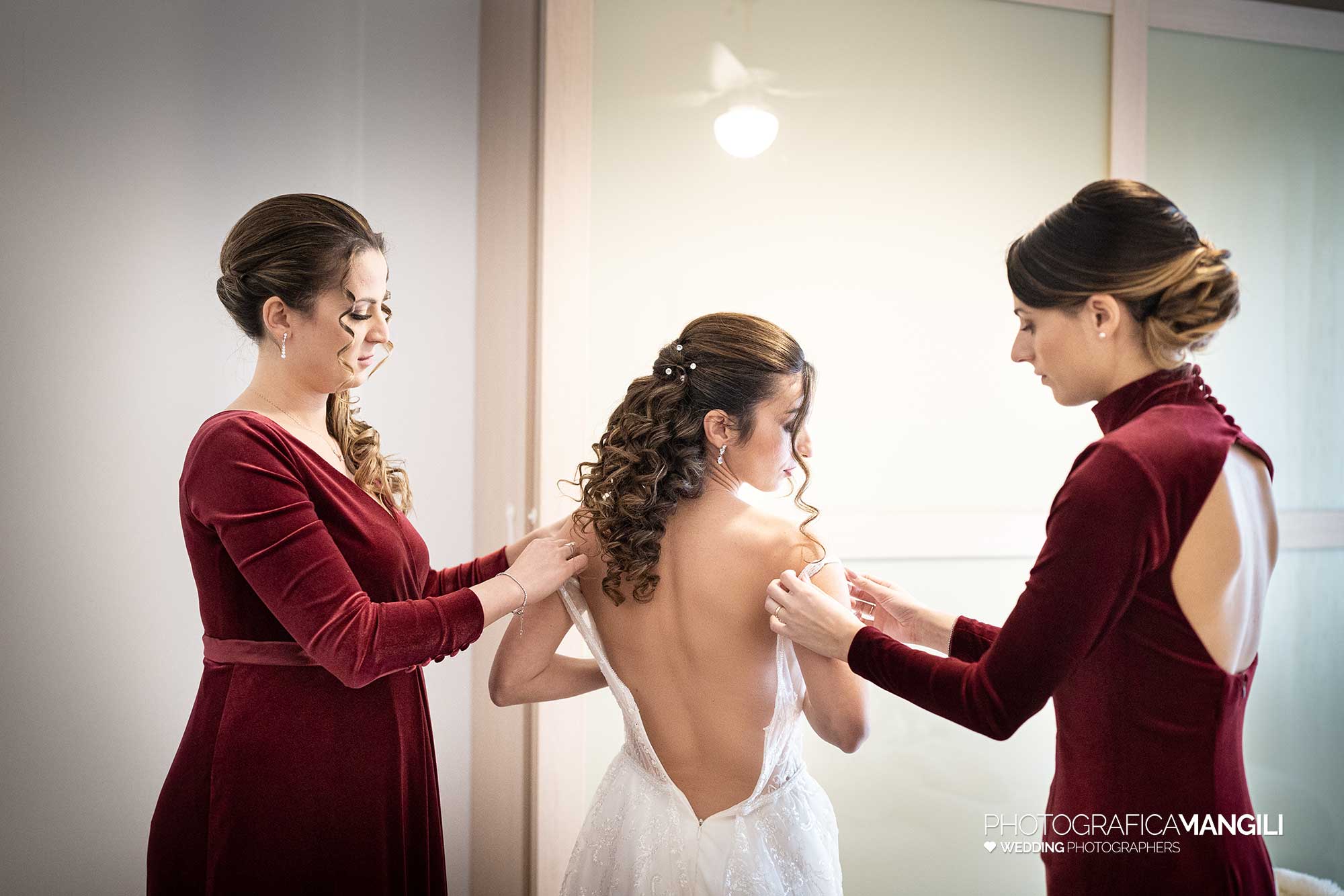 011 fotografo matrimonio wedding reportage preparazione sposa damigelle vestito lecco 011 fotografo matrimonio wedding reportage preparazione sposa damigelle vestito lecco