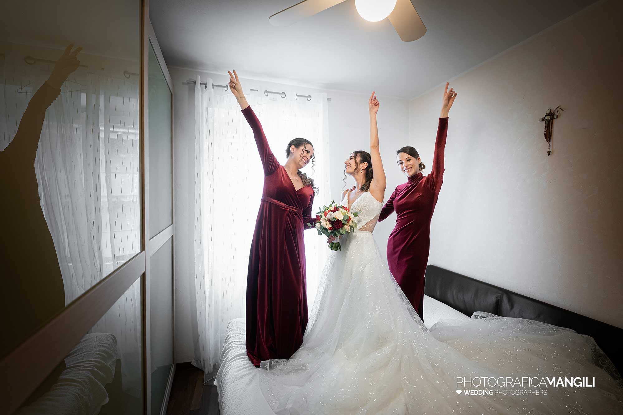 015 fotografo matrimonio wedding reportage casa sposa con testimoni lecco 015 fotografo matrimonio wedding reportage casa sposa con testimoni lecco