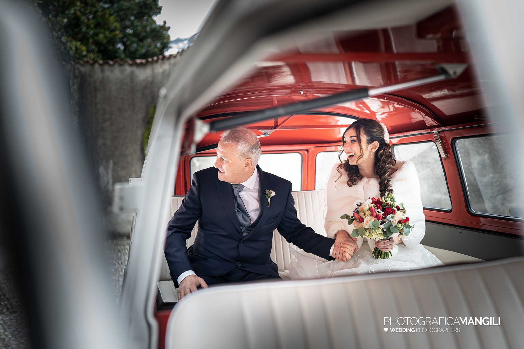 016 fotografo matrimonio wedding reportage arrivo chiesa macchina sposa abbadia lariana lecco 016 fotografo matrimonio wedding reportage arrivo chiesa macchina sposa abbadia lariana lecco