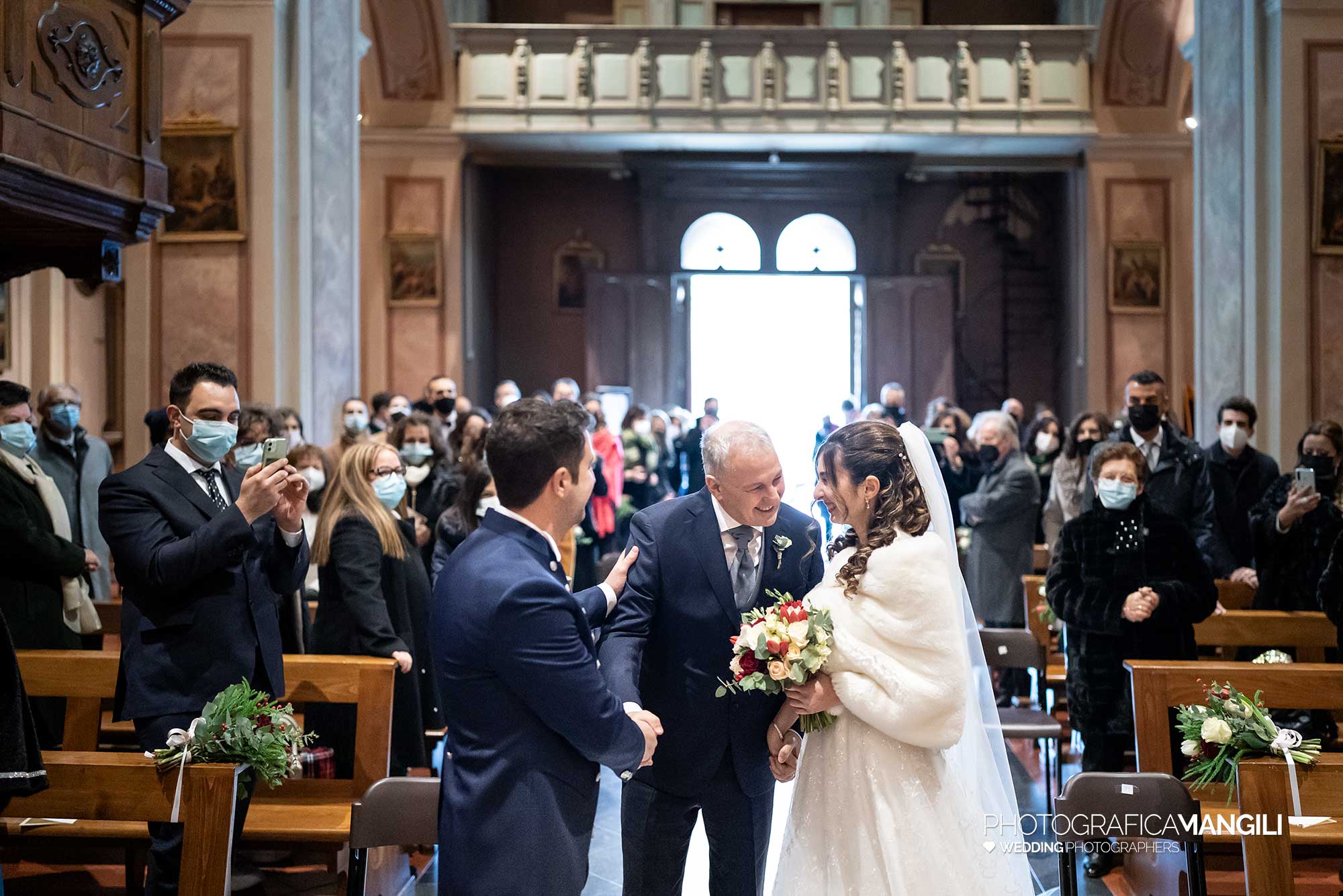 018 fotografo matrimonio wedding reportage ingresso sposa chiesa abbadia lariana lecco 018 fotografo matrimonio wedding reportage ingresso sposa chiesa abbadia lariana lecco
