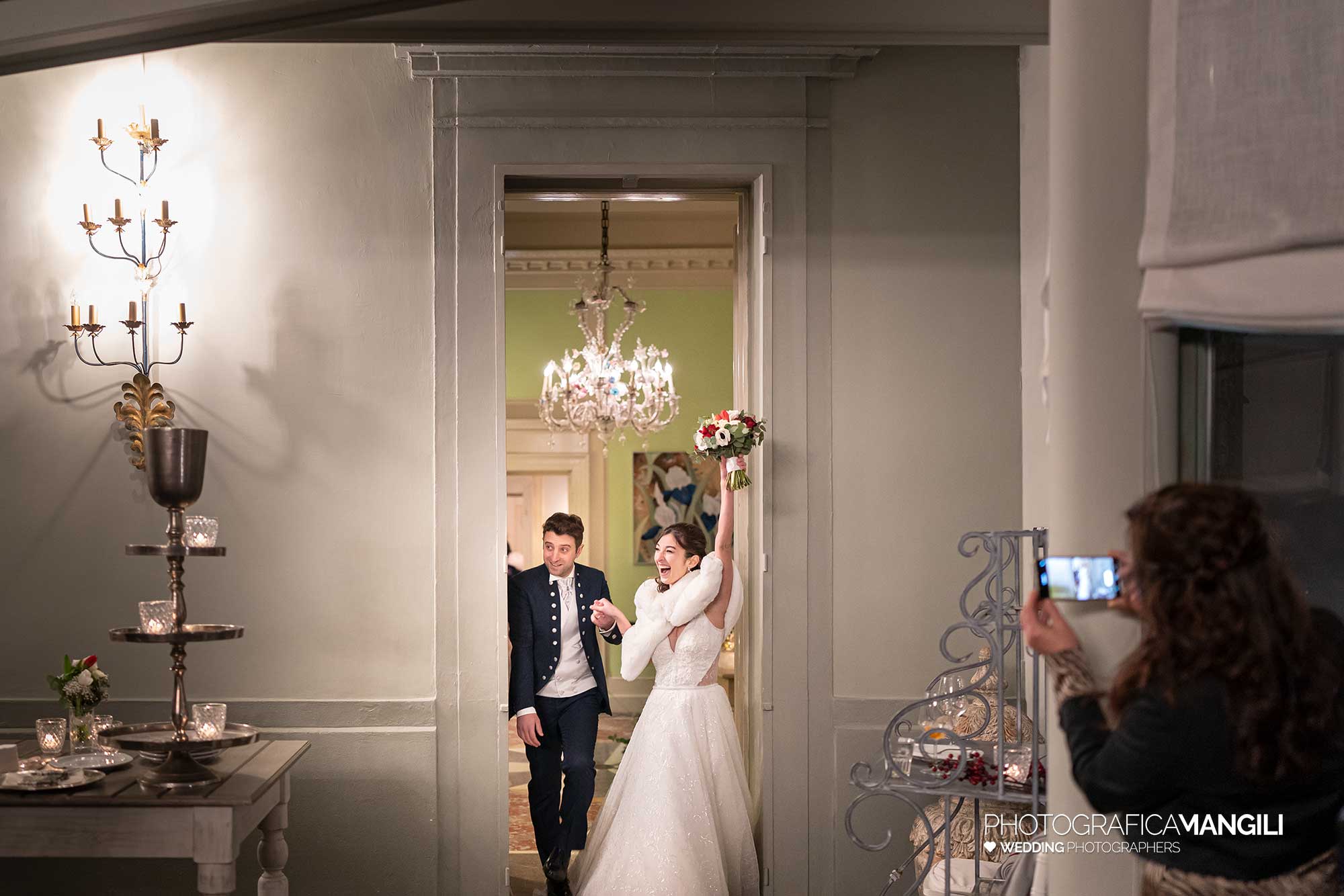 029 fotografo matrimonio wedding reportage ingresso sposi sala ricevimenti villa acquaroli carvico bergamo 029 fotografo matrimonio wedding reportage ingresso sposi sala ricevimenti villa acquaroli carvico bergamo