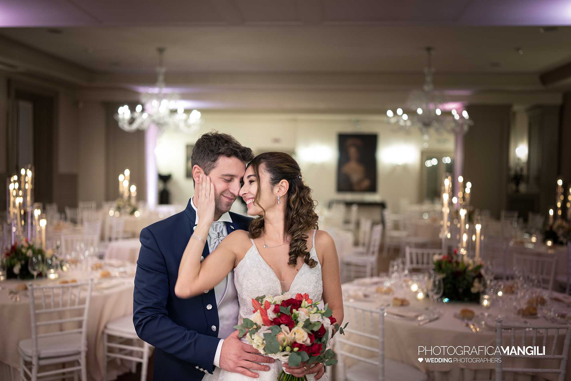 033 fotografo matrimonio wedding reportage ritratto sposi sala pranzo villa acquaroli carvico bergamo 033 fotografo matrimonio wedding reportage ritratto sposi sala pranzo villa acquaroli carvico bergamo