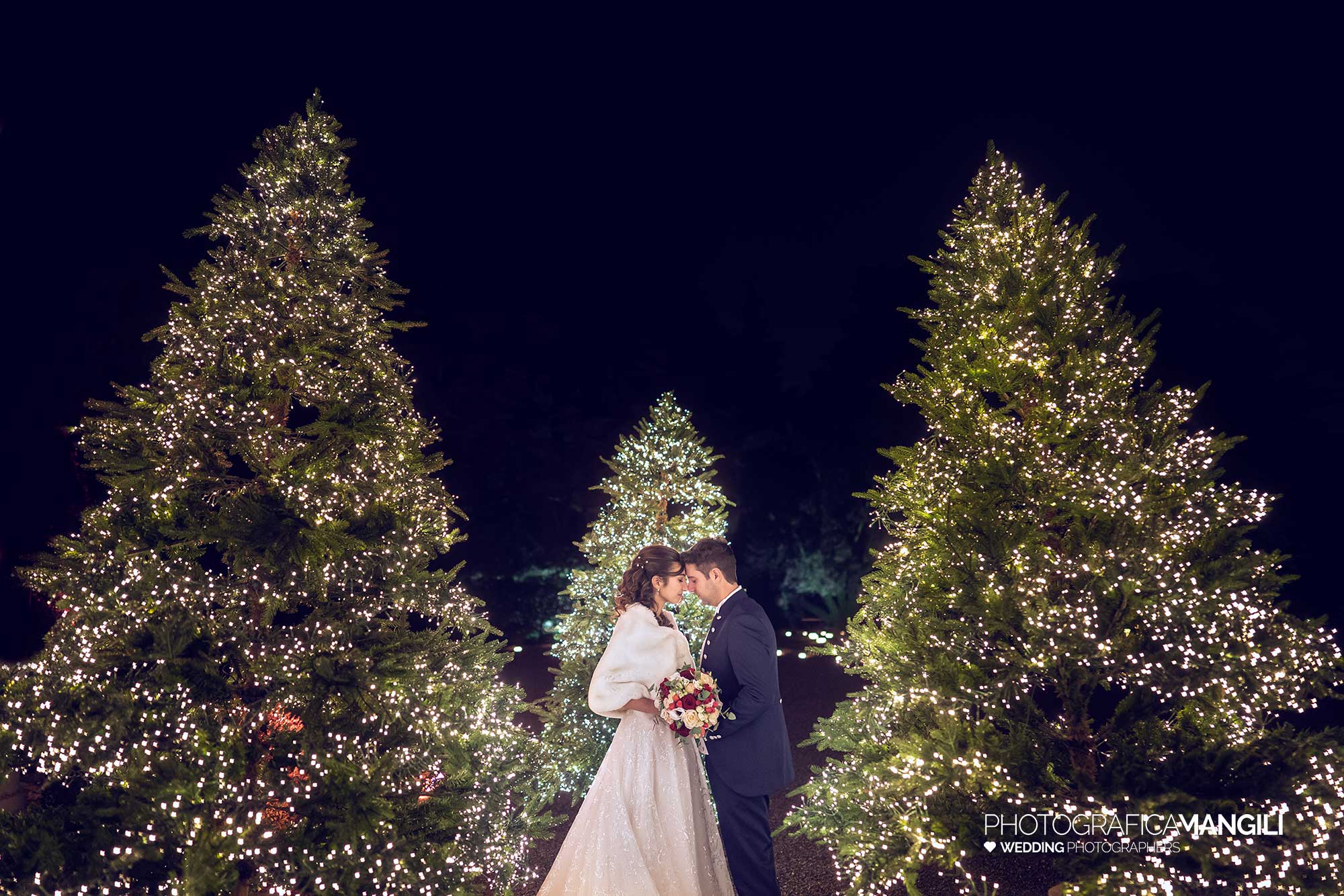 034 fotografo matrimonio inverno wedding reportage ritratto sposi luci alberi natale villa acquaroli carvico bergamo 034 fotografo matrimonio inverno wedding reportage ritratto sposi luci alberi natale villa acquaroli carvico bergamo