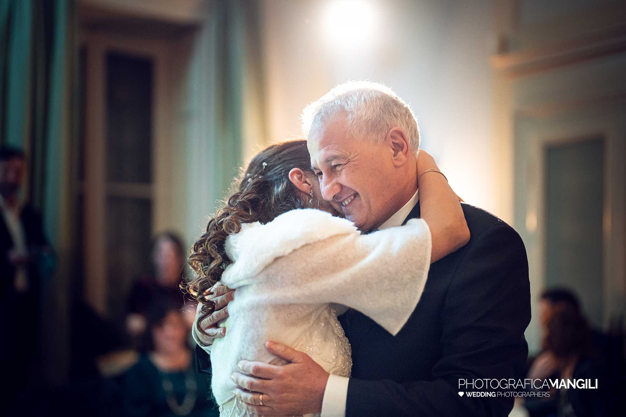 048 fotografo matrimonio wedding reportage sposa ballo padre villa acquaroli carvico bergamo 048 fotografo matrimonio wedding reportage sposa ballo padre villa acquaroli carvico bergamo