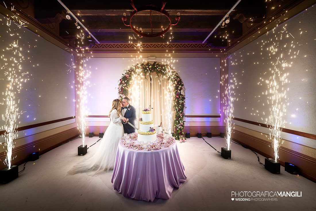 049 fotografo matrimonio wedding reportage sposi taglio torta fuochi artificio villa baiana franciacorta brescia 049 fotografo matrimonio wedding reportage sposi taglio torta fuochi artificio villa baiana franciacorta brescia