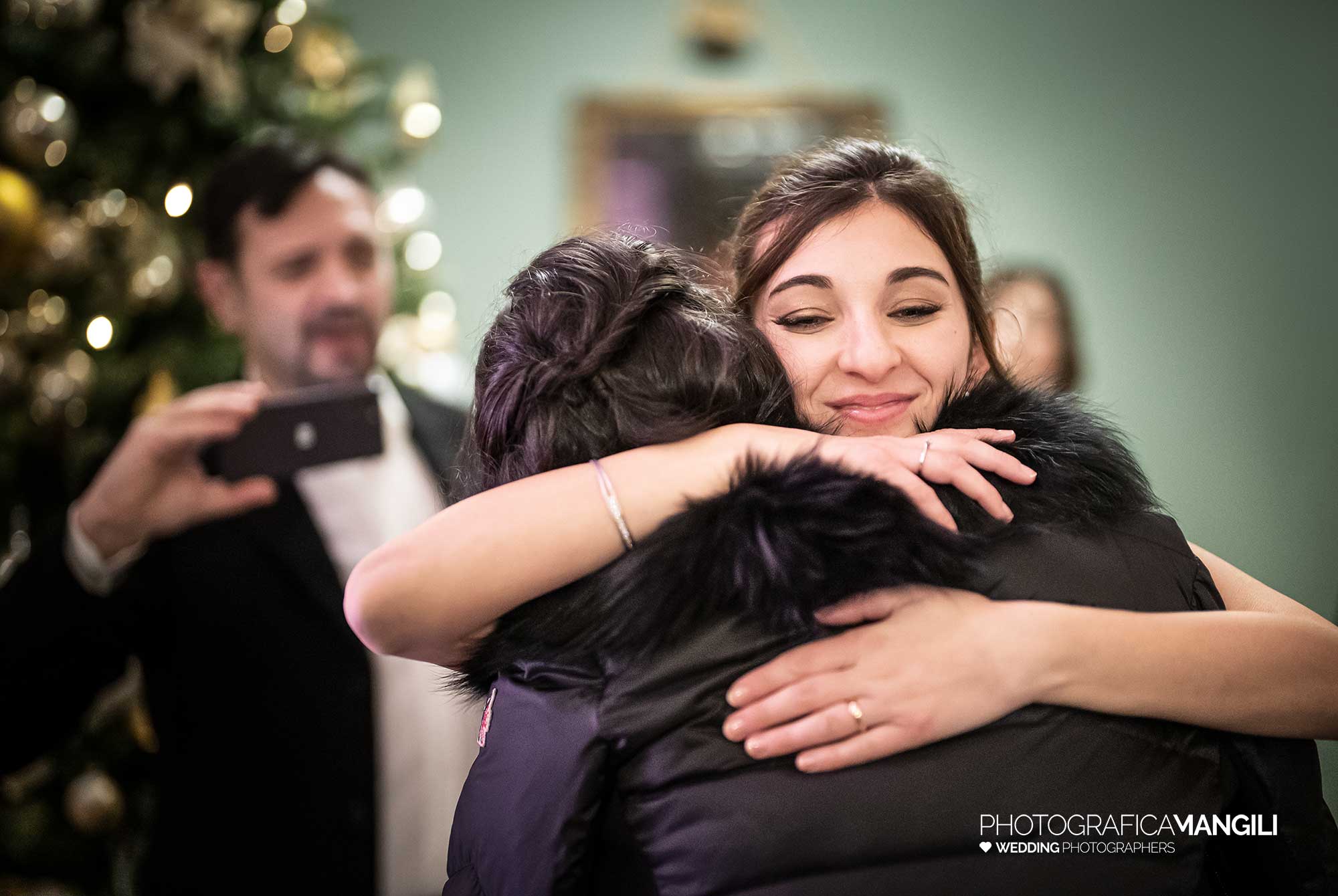 051 fotografo matrimonio wedding reportage abbraccio sposa villa acquaroli carvico bergamo 051 fotografo matrimonio wedding reportage abbraccio sposa villa acquaroli carvico bergamo