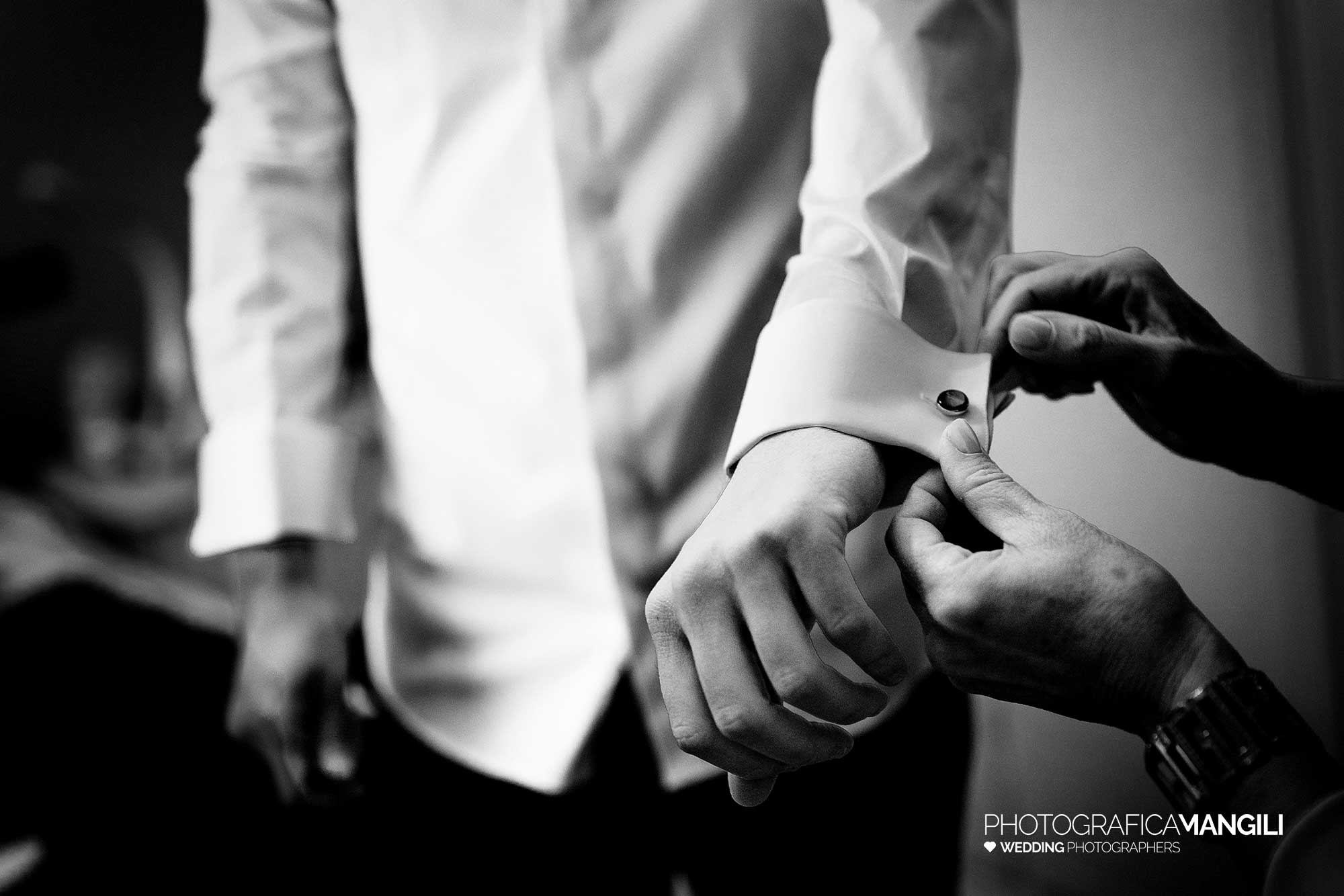 005 fotografo matrimonio wedding reportage preparazione sposo gemelli brescia arianna riccardo 005 fotografo matrimonio wedding reportage preparazione sposo gemelli brescia arianna riccardo