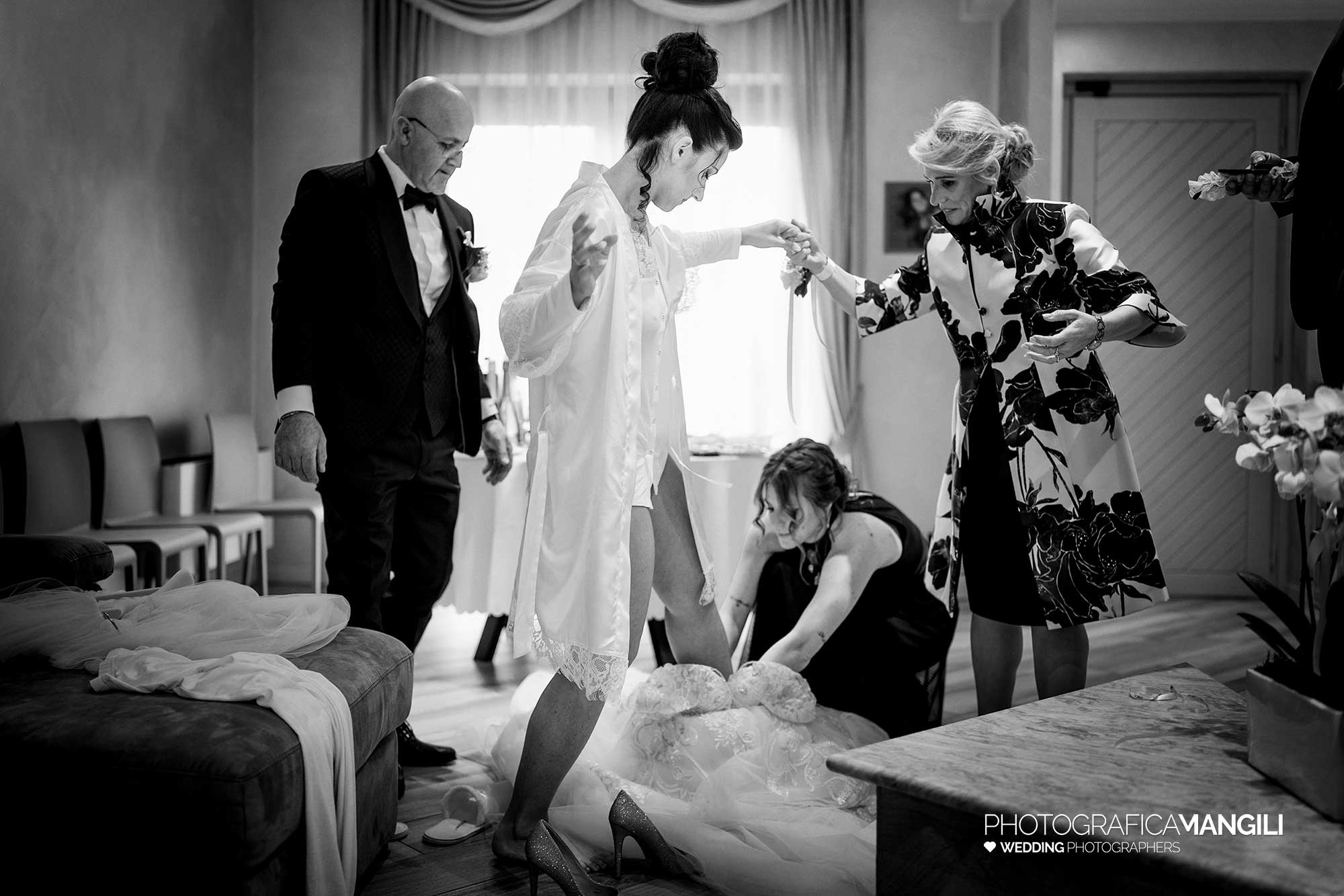 017 immagini matrimonio wedding reportage vestizione abito sposa brescia arianna riccardo 017 immagini matrimonio wedding reportage vestizione abito sposa brescia arianna riccardo