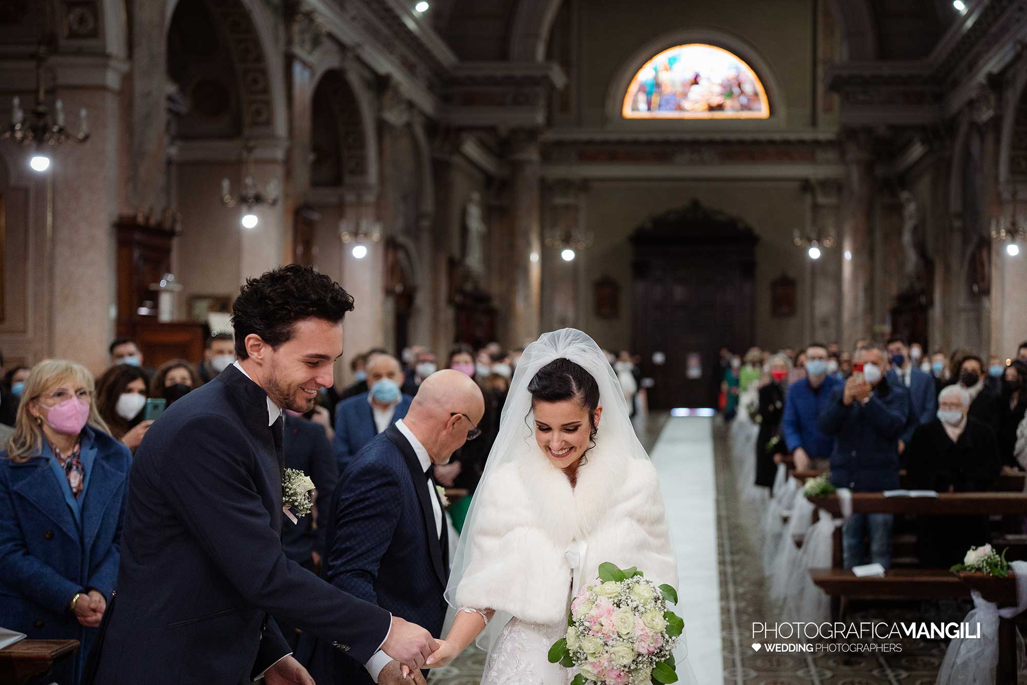 035 foto nozze wedding reportage ingresso sposa con padre chiesa brescia arianna riccardo 035 foto nozze wedding reportage ingresso sposa con padre chiesa brescia arianna riccardo