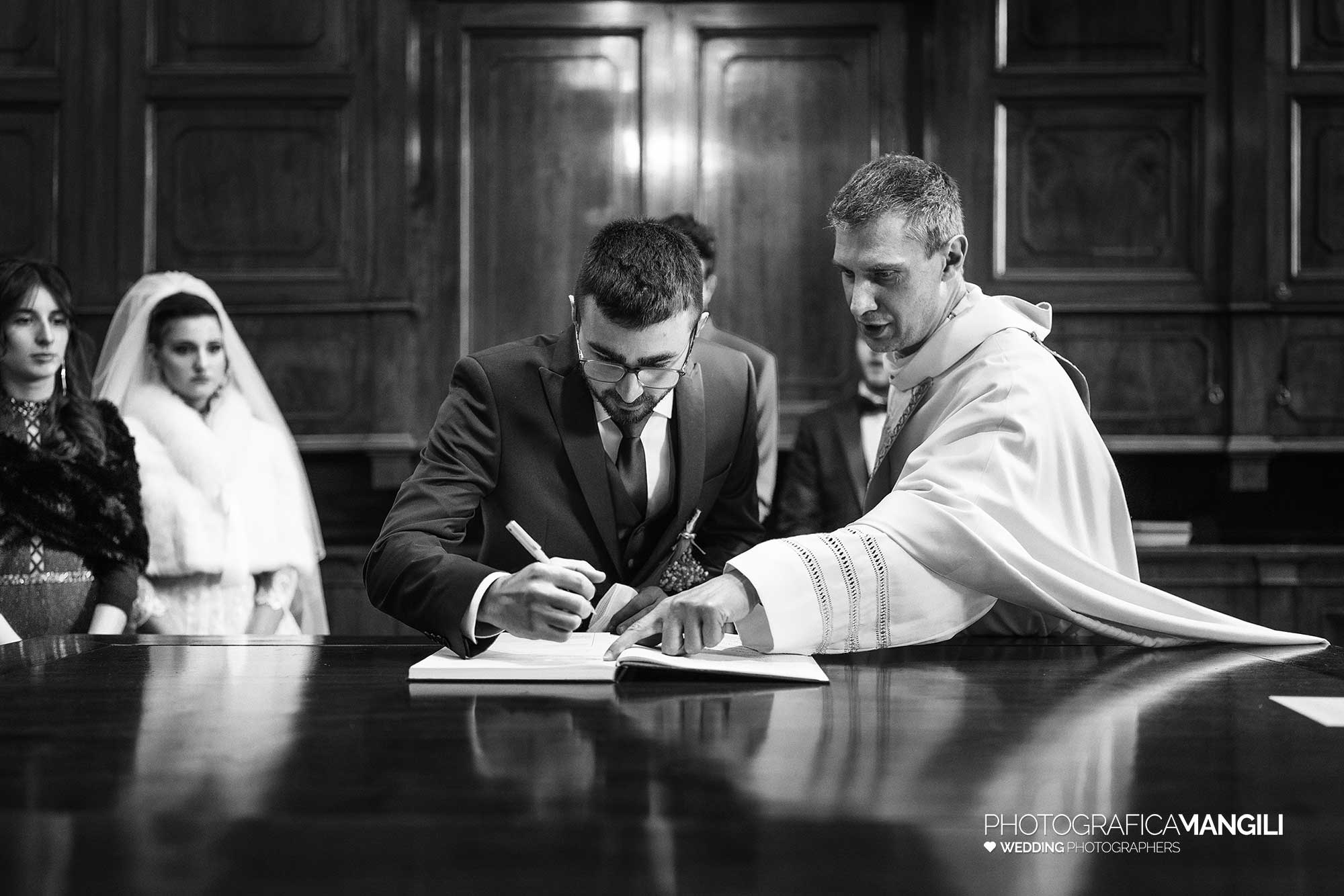 041 fotografo matrimonio wedding reportage firme testimoni chiesa brescia arianna riccardo 041 fotografo matrimonio wedding reportage firme testimoni chiesa brescia arianna riccardo