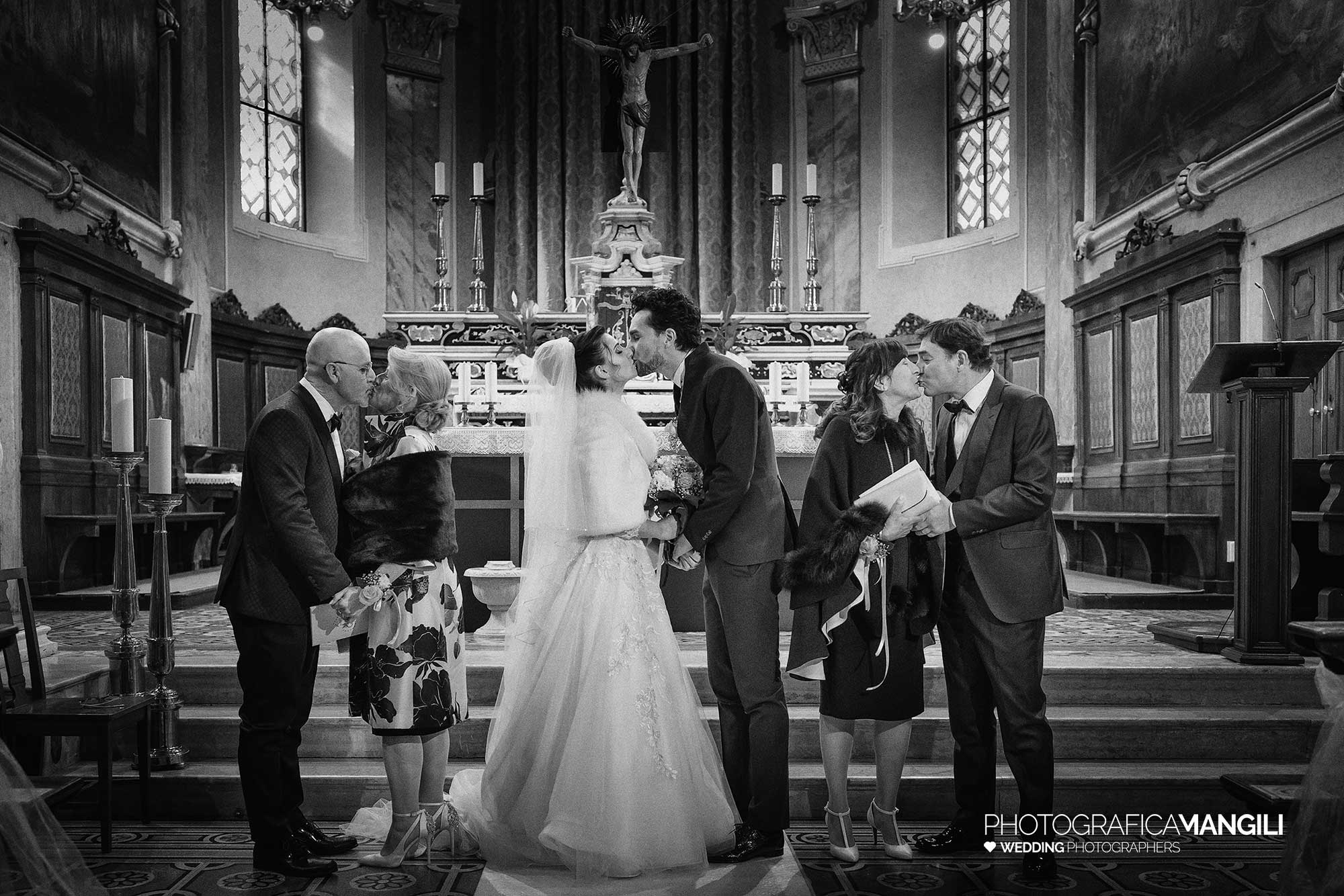 043 fotografo matrimonio wedding reportage sposi chiesa foto genitori brescia arianna riccardo 043 fotografo matrimonio wedding reportage sposi chiesa foto genitori brescia arianna riccardo