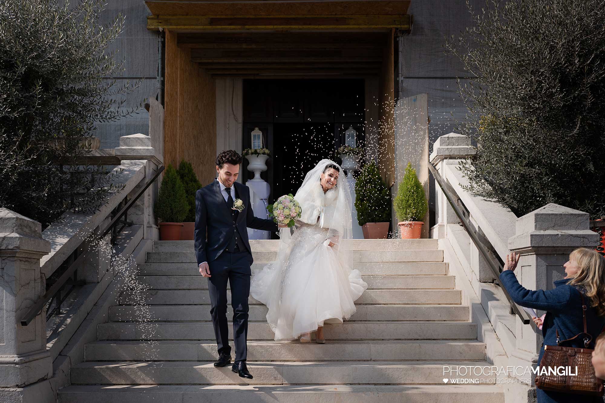 045 servizio fotografico matrimonio wedding reportage sposi uscita chiesa riso brescia arianna riccardo 045 servizio fotografico matrimonio wedding reportage sposi uscita chiesa riso brescia arianna riccardo