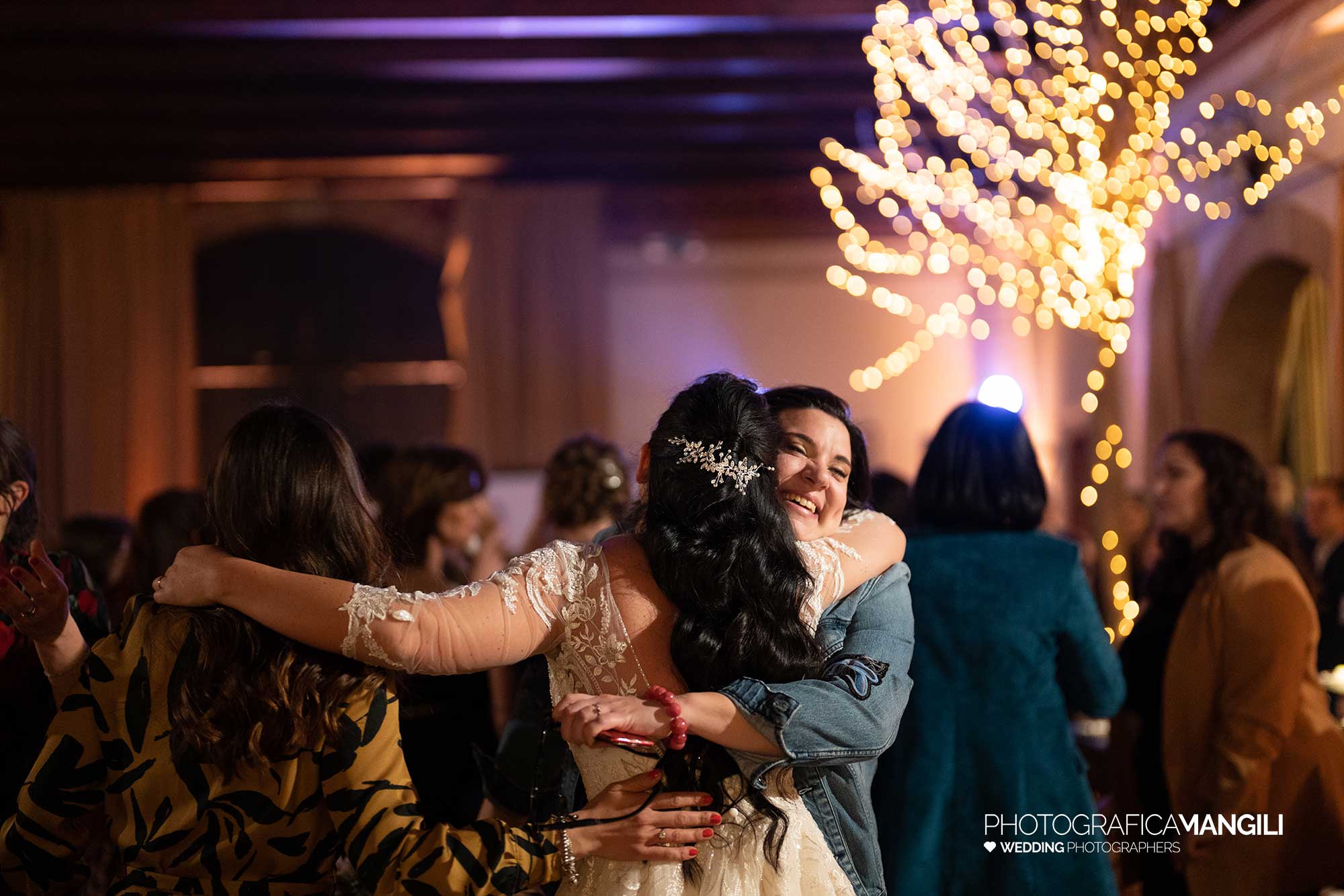 097 fotografo matrimonio wedding reportage lancio bouquet sposa villa baiana franciacorta brescia arianna riccardo 097 fotografo matrimonio wedding reportage lancio bouquet sposa villa baiana franciacorta brescia arianna riccardo