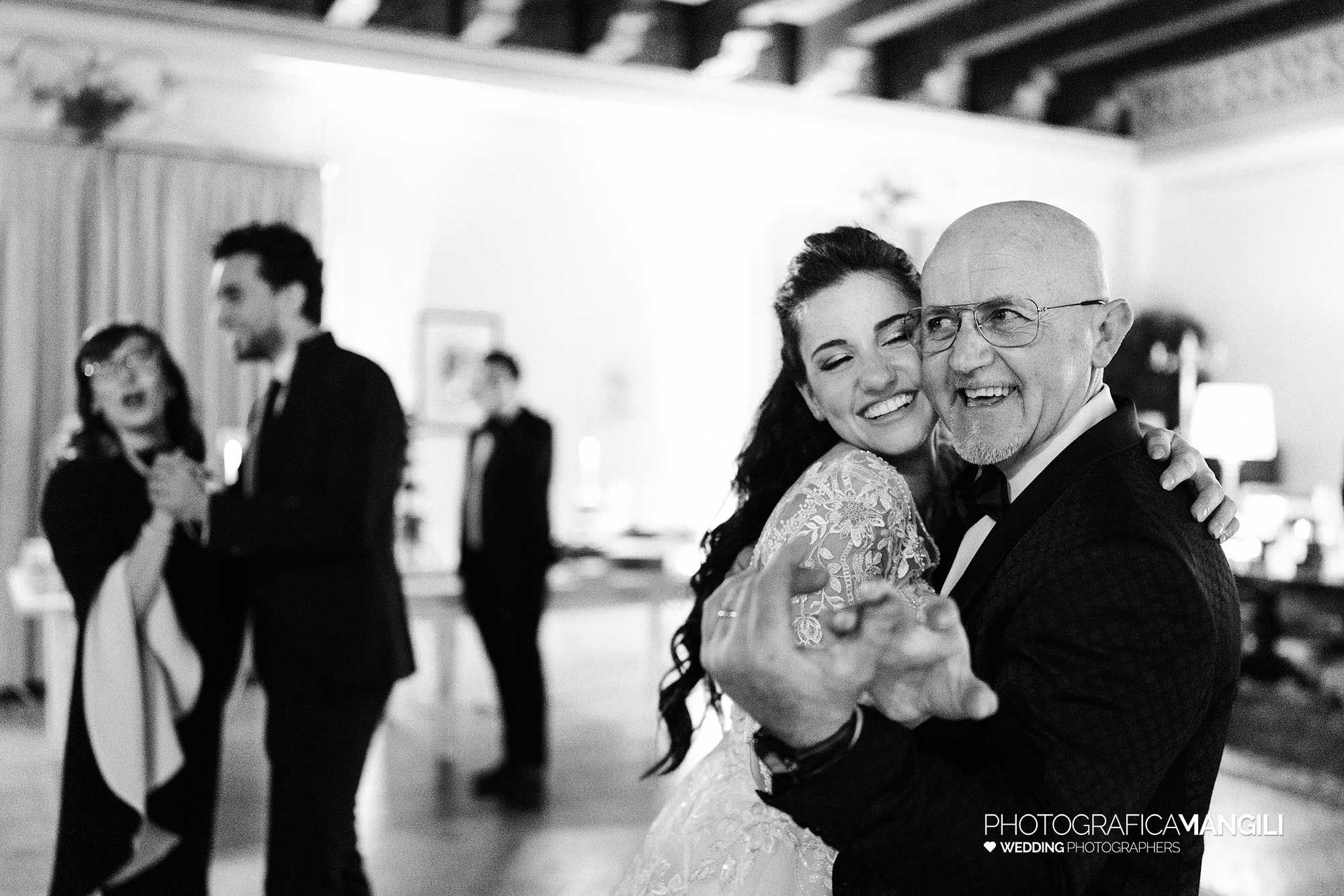 107 fotografo matrimonio wedding reportage ballo padre sposa villa baiana franciacorta brescia arianna riccardo 107 fotografo matrimonio wedding reportage ballo padre sposa villa baiana franciacorta brescia arianna riccardo