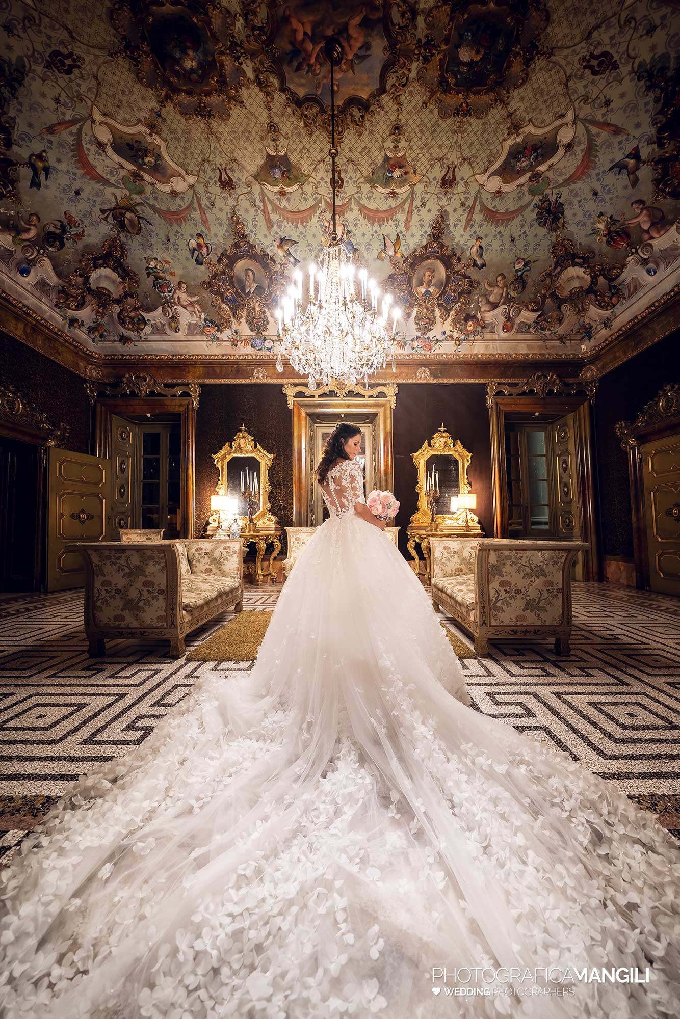 043 beautiful dress luxury wedding photographer villa zanchi