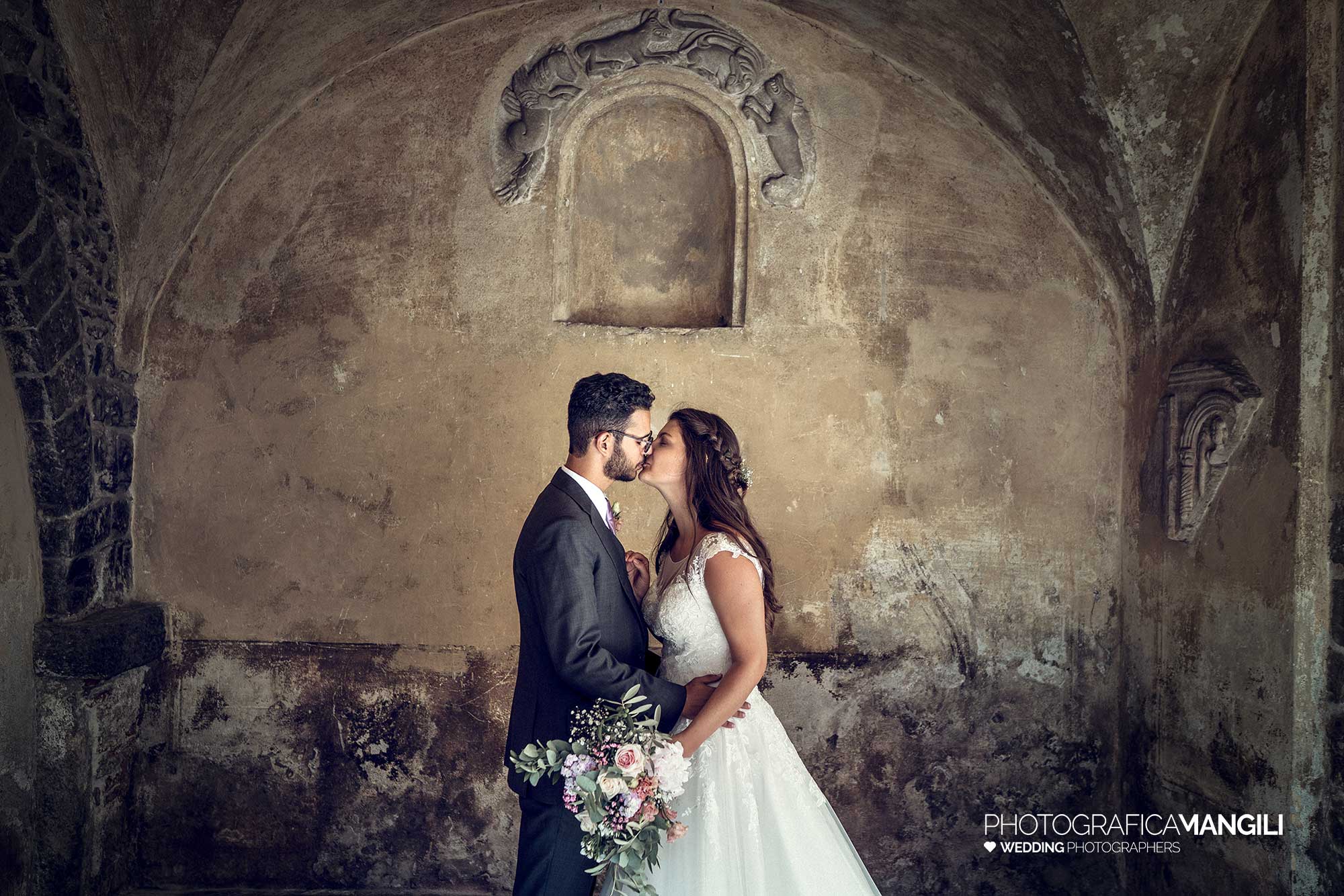 047 artistic wedding photography italy romantic kiss 047 artistic wedding photography italy romantic kiss