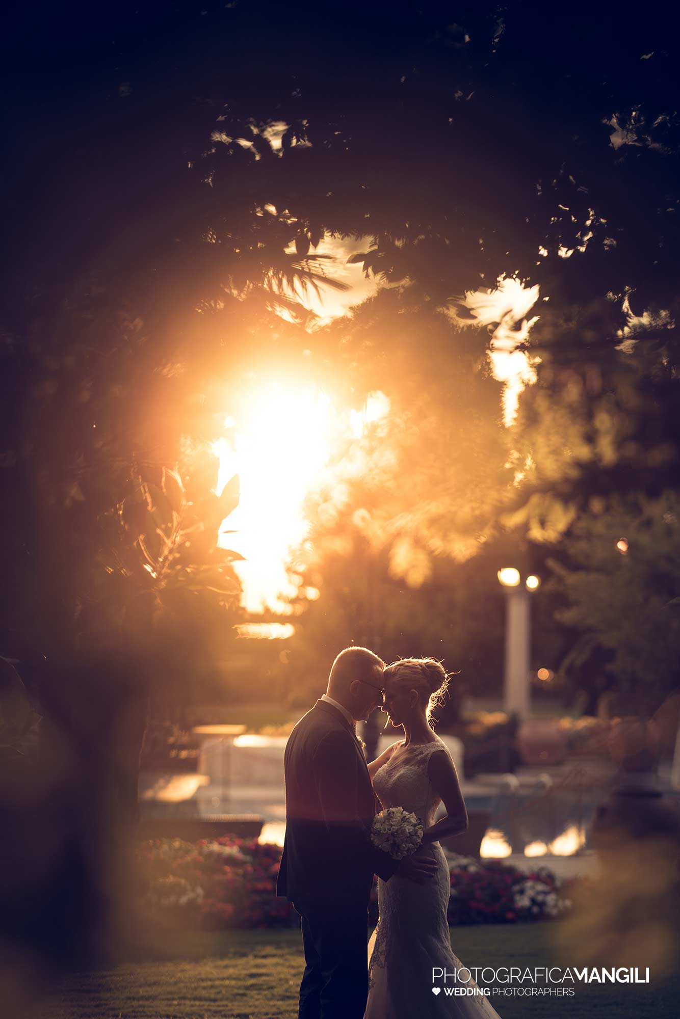064 wedding photography villa valenca italy romantic kiss sunset.