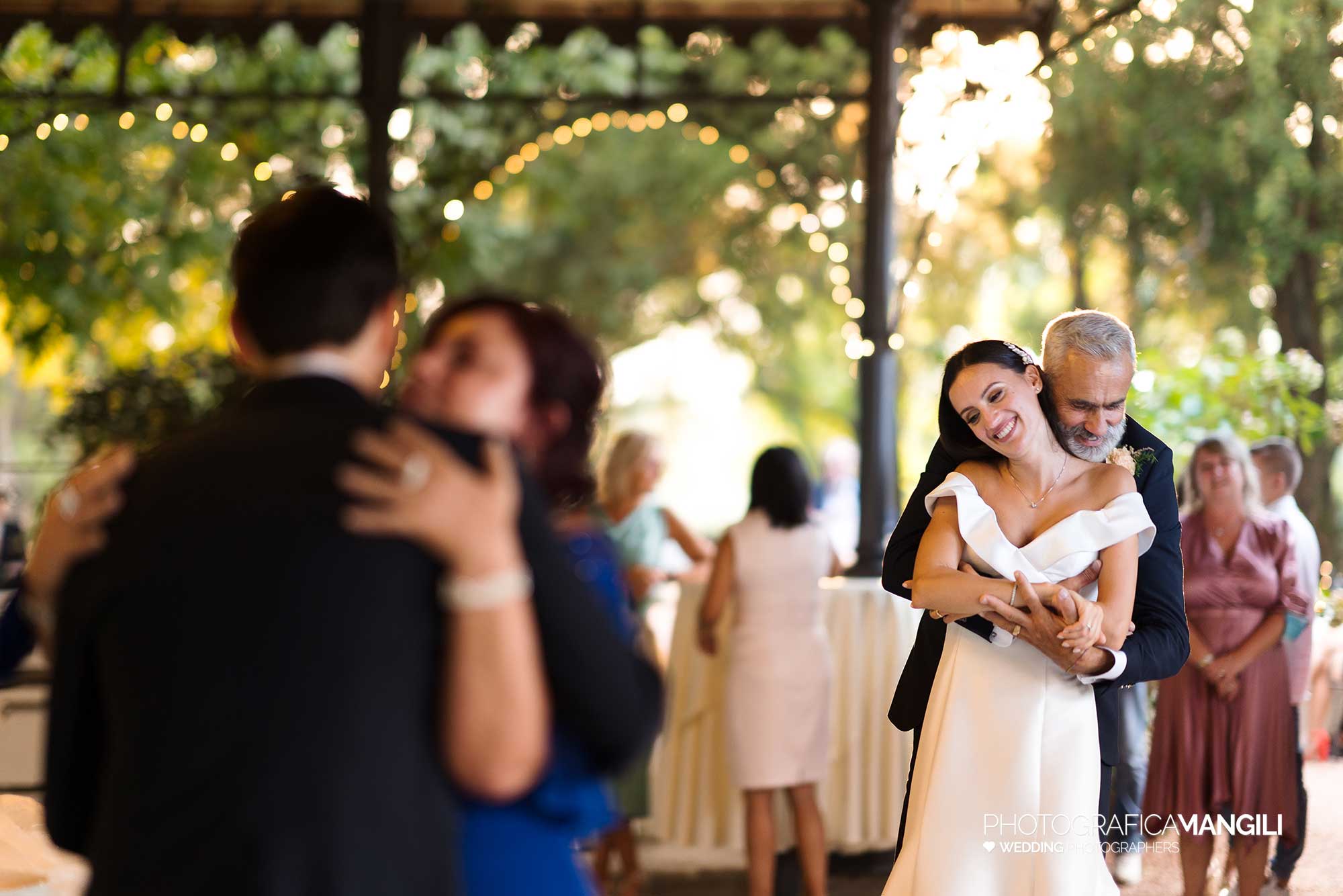106 wedding reportage bride father dance 1 106 wedding reportage bride father dance 1