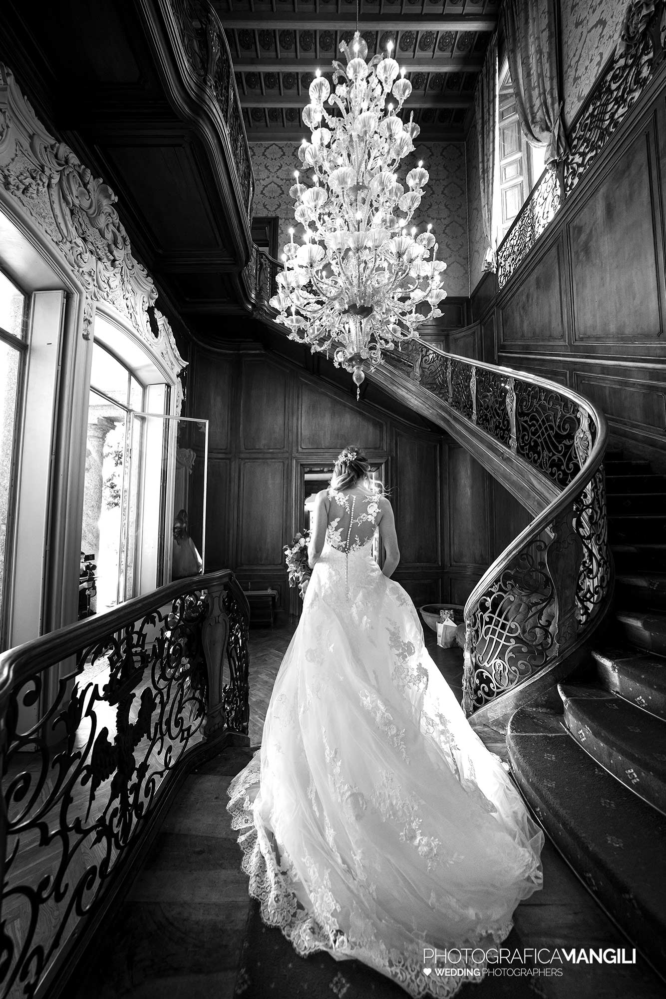 114 luxury italian wedding photographer bride stairs 1