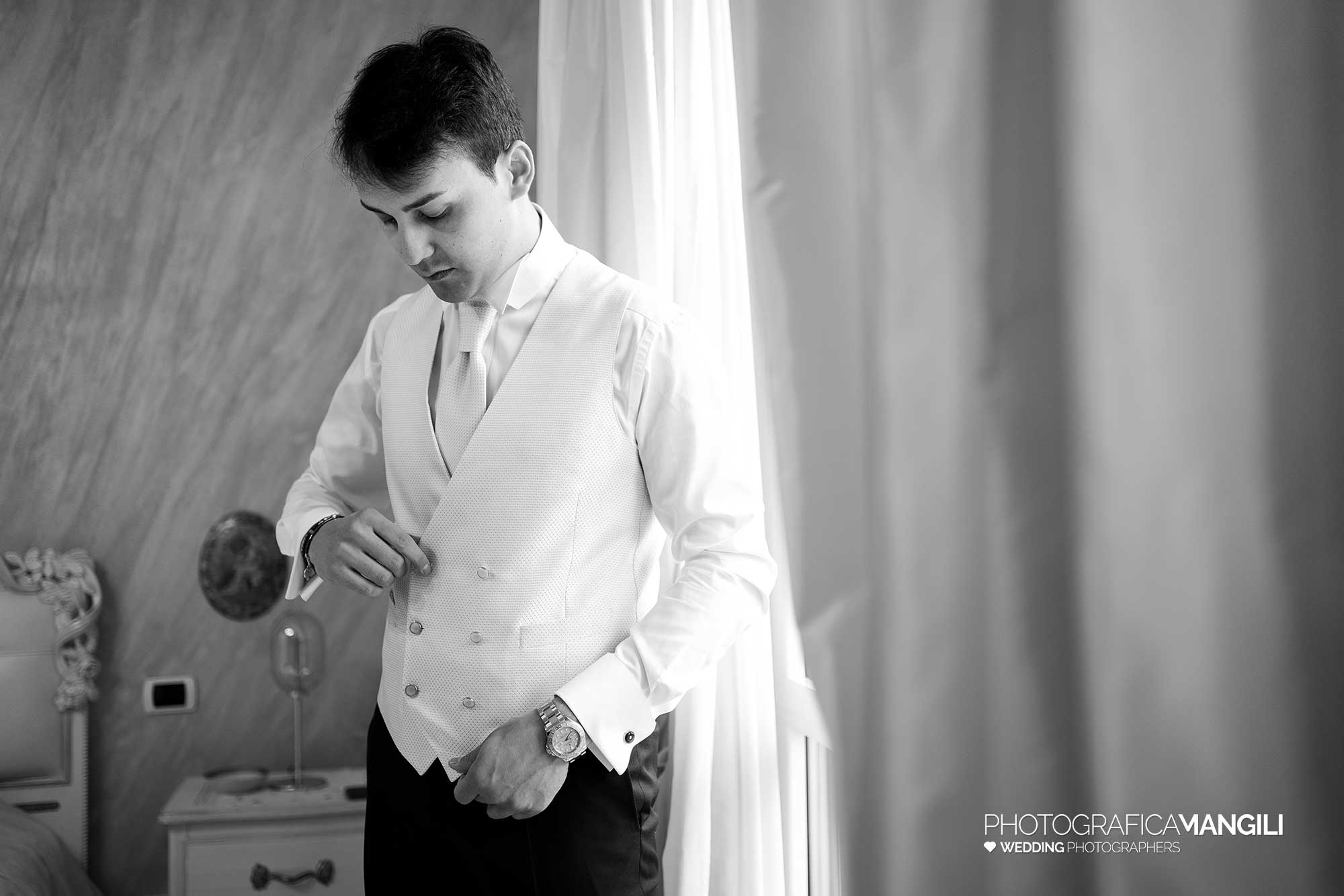 003 fotografo matrimonio wedding reportage preparazione sposo cislago varese yvonne marco 003 fotografo matrimonio wedding reportage preparazione sposo cislago varese yvonne marco