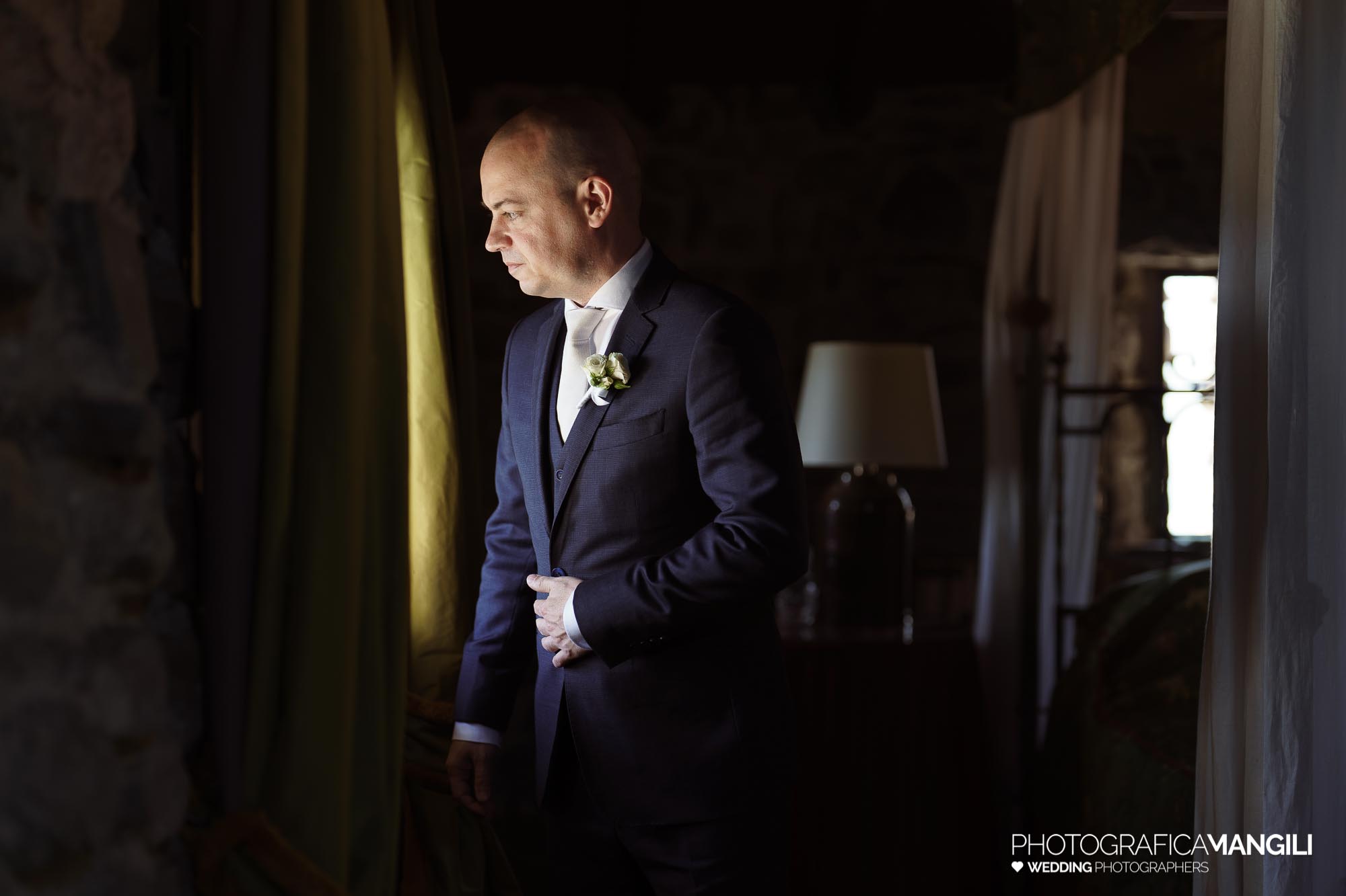 007 fotografo matrimoniuo wedding reportage vestito sposo castello di rossino lecco lago di como steffi giacomo
