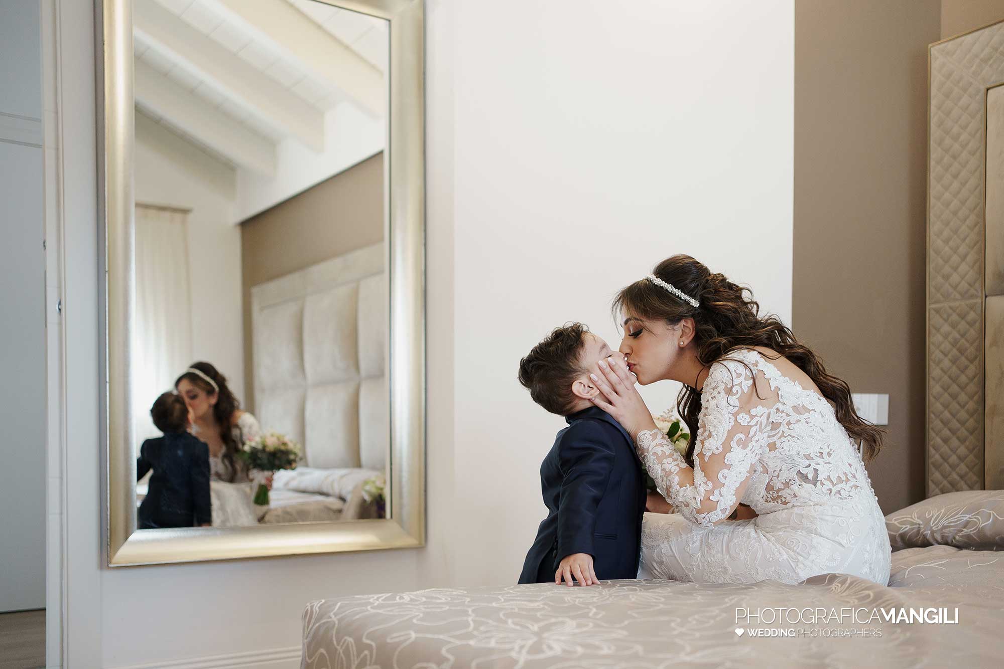 015 fotografo matrimonio wedding reportage bacio sposa con figlio cislago varese yvonne marco 015 fotografo matrimonio wedding reportage bacio sposa con figlio cislago varese yvonne marco