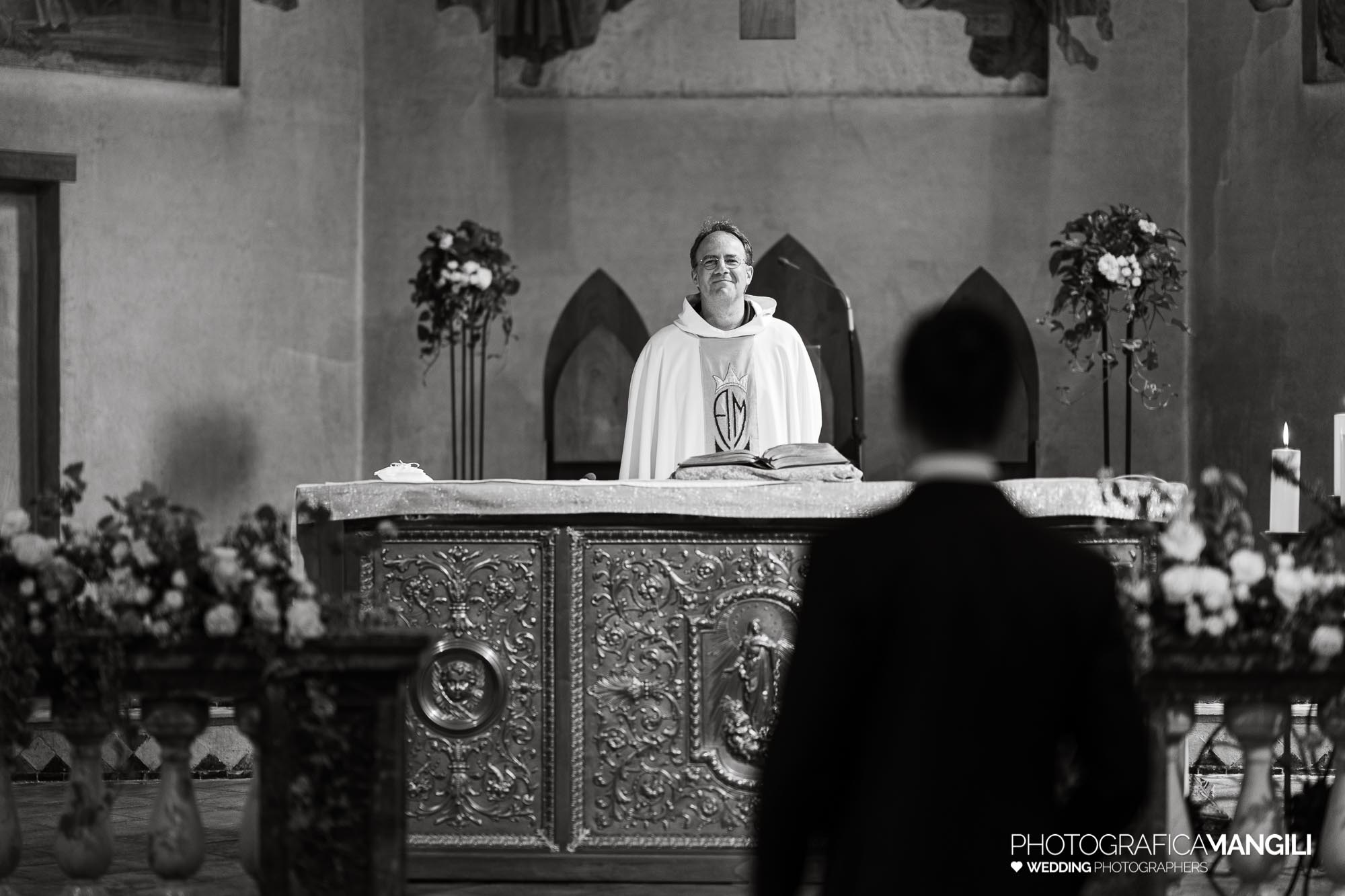 023 foto nozze wedding reportage ingresso sposo rito religioso chiesa milano chiara oliviero