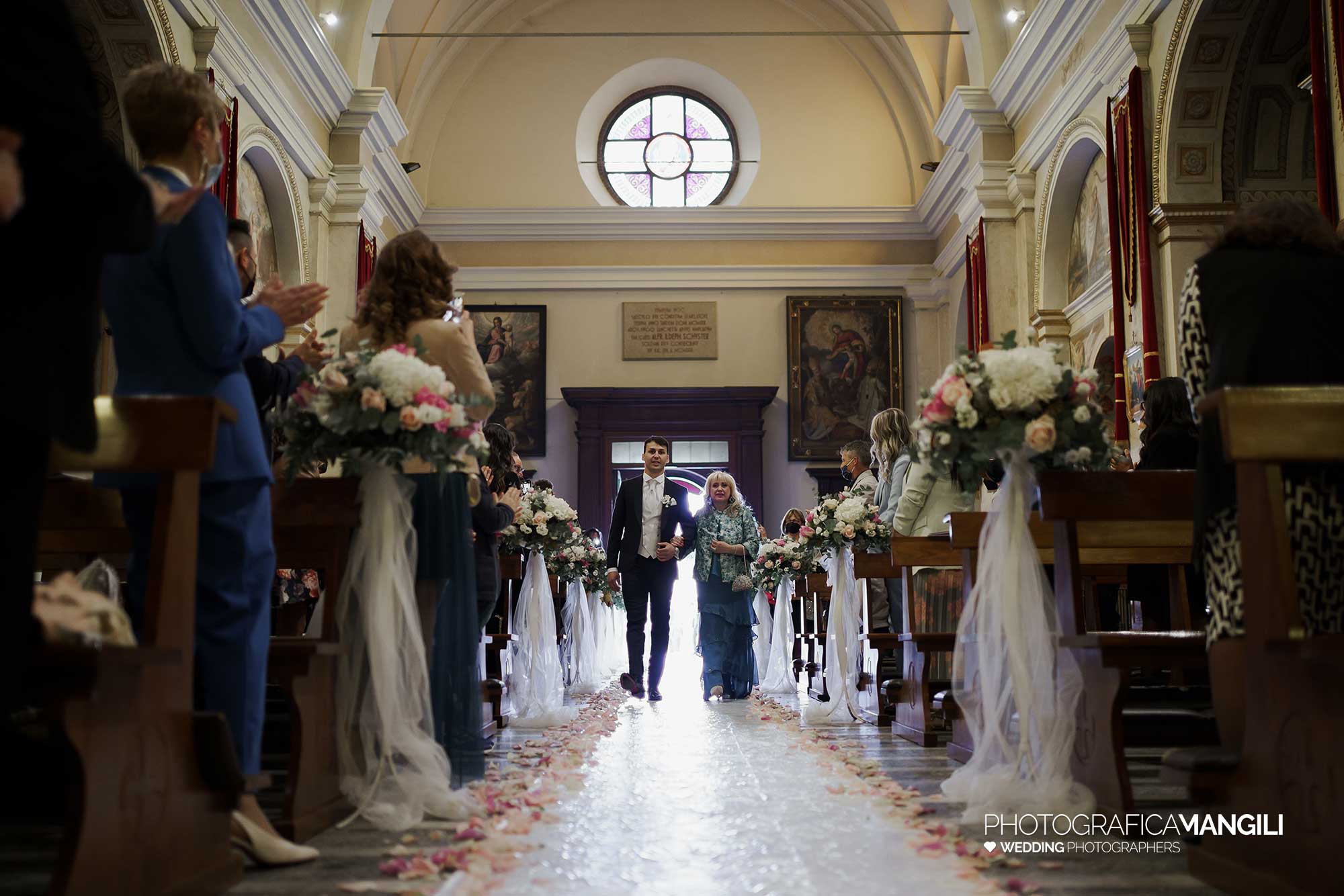 023 fotografo matrimonio wedding reportage ingesso chiesa sposo cislago varese yvonne marco 023 fotografo matrimonio wedding reportage ingesso chiesa sposo cislago varese yvonne marco