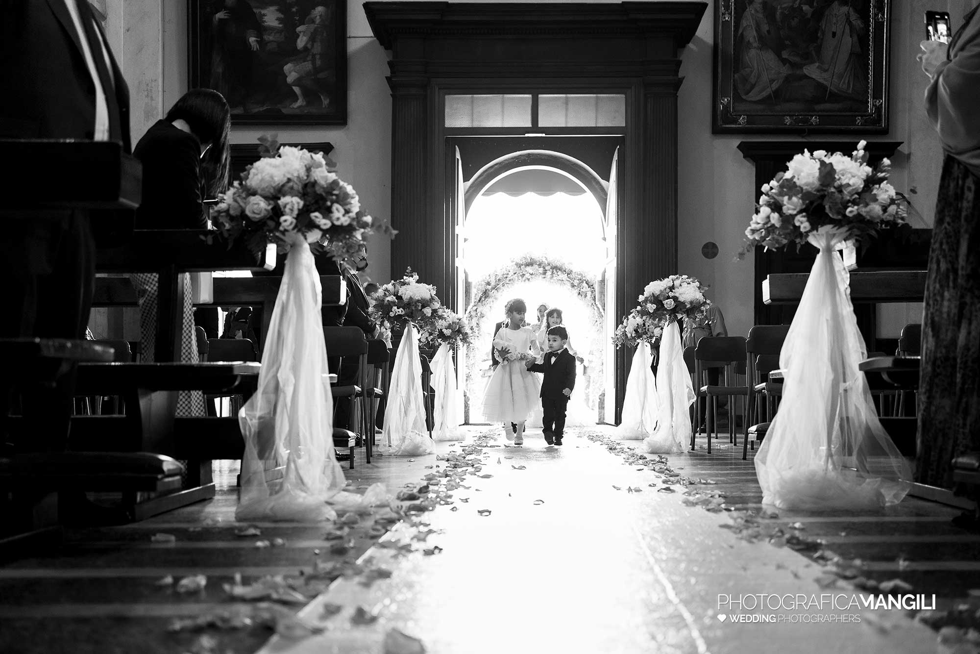 028 fotografo matrimonio wedding reportage ingresso chiesa sposa cislago varese yvonne marco 028 fotografo matrimonio wedding reportage ingresso chiesa sposa cislago varese yvonne marco