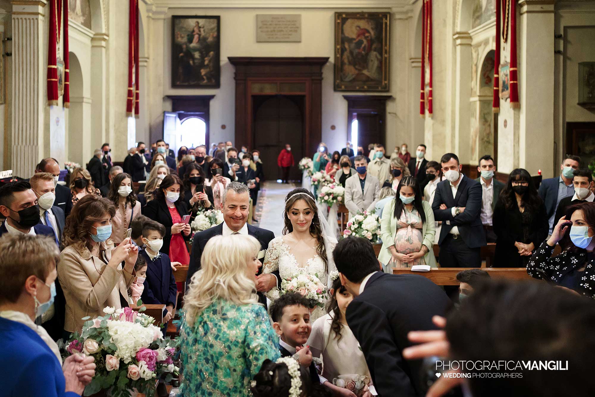 030 fotografo matrimonio wedding reportage ingresso chiesa sposa cislago varese yvonne marco 030 fotografo matrimonio wedding reportage ingresso chiesa sposa cislago varese yvonne marco