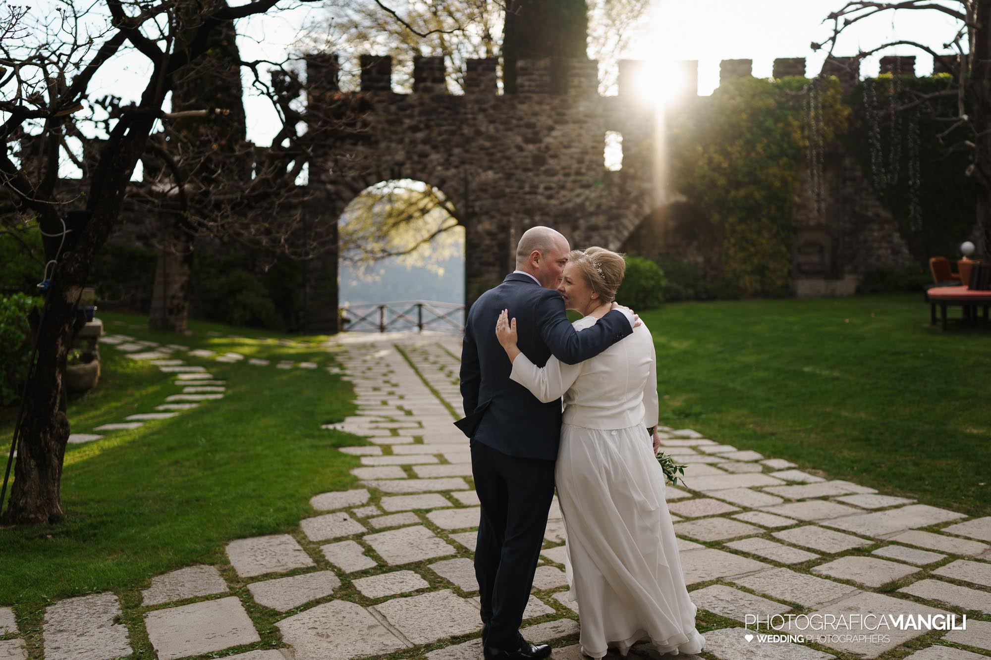 036 fotografo matrimoniuo wedding reportage ritratto romantico sposi luce tramonto castello di rossino lecco lago di como steffi giacomo