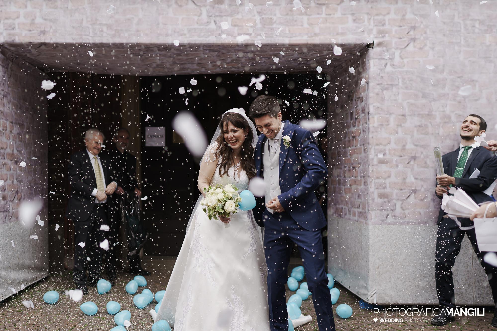 040 foto nozze wedding reportage sposi rito religioso lancio riso uscita chiesa milano chiara oliviero