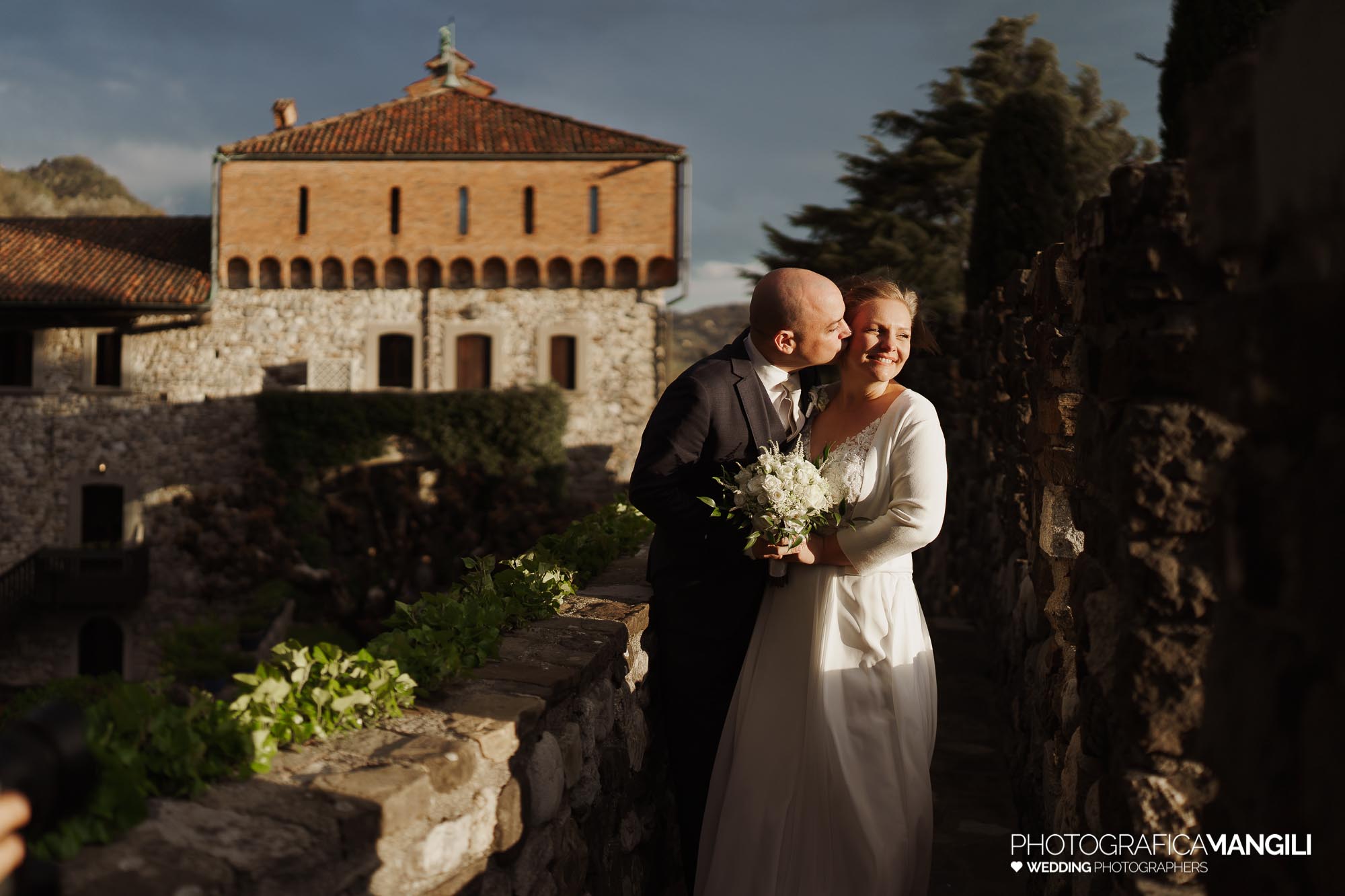 044 fotografo matrimoniuo wedding reportage ritratto sposi mura castello di rossino lecco lago di como steffi giacomo