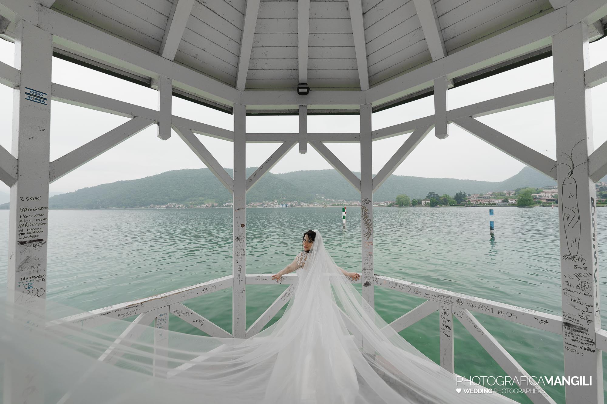 050 servizio fotografico wedding reportage ritratto sposa lungolago Sarnico lago Iseo Bergamo chiara oliviero