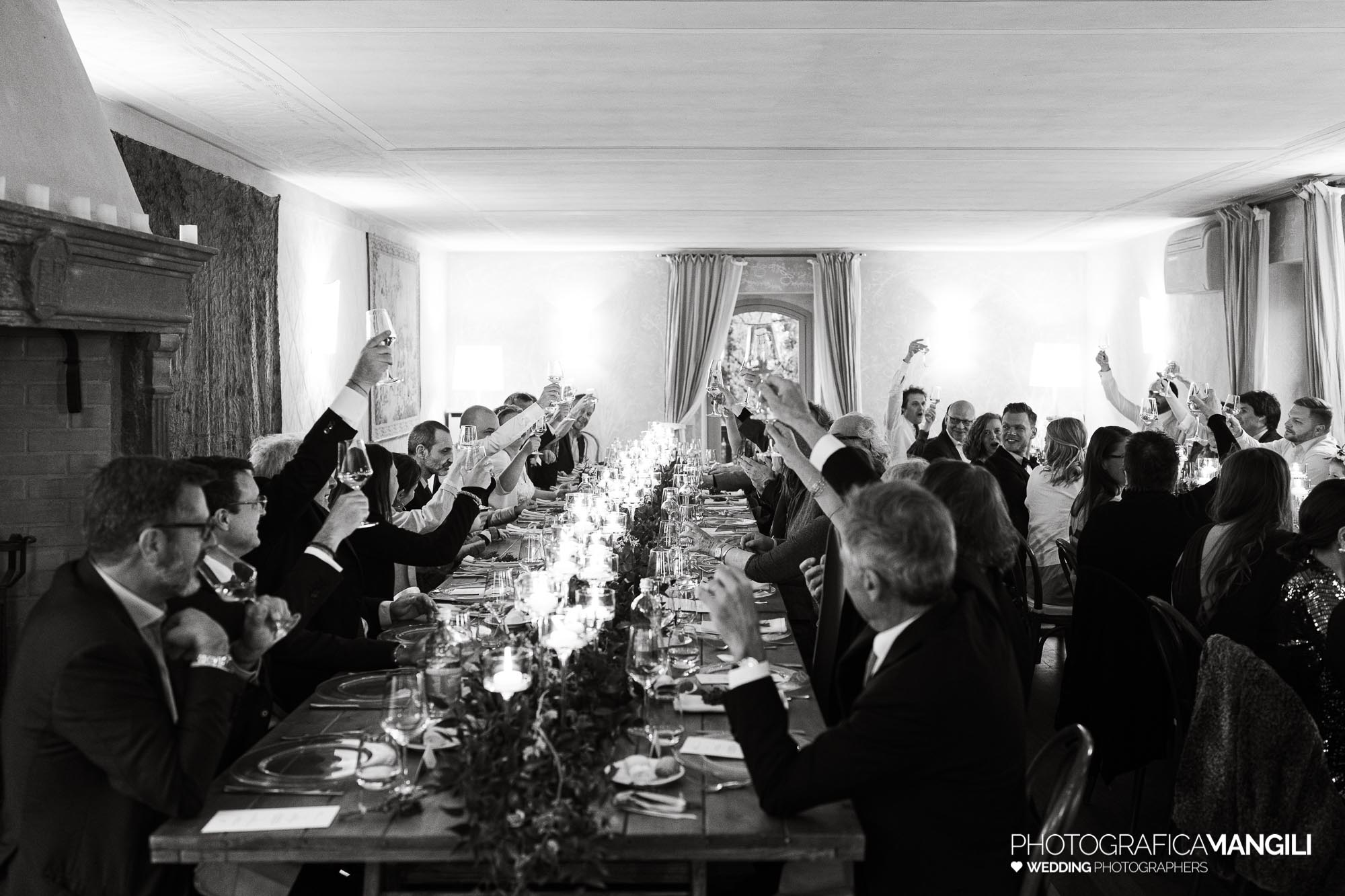 053 fotografo matrimoniuo wedding reportage cena invitati sposi salone castello di rossino lecco lago di como steffi giacomo