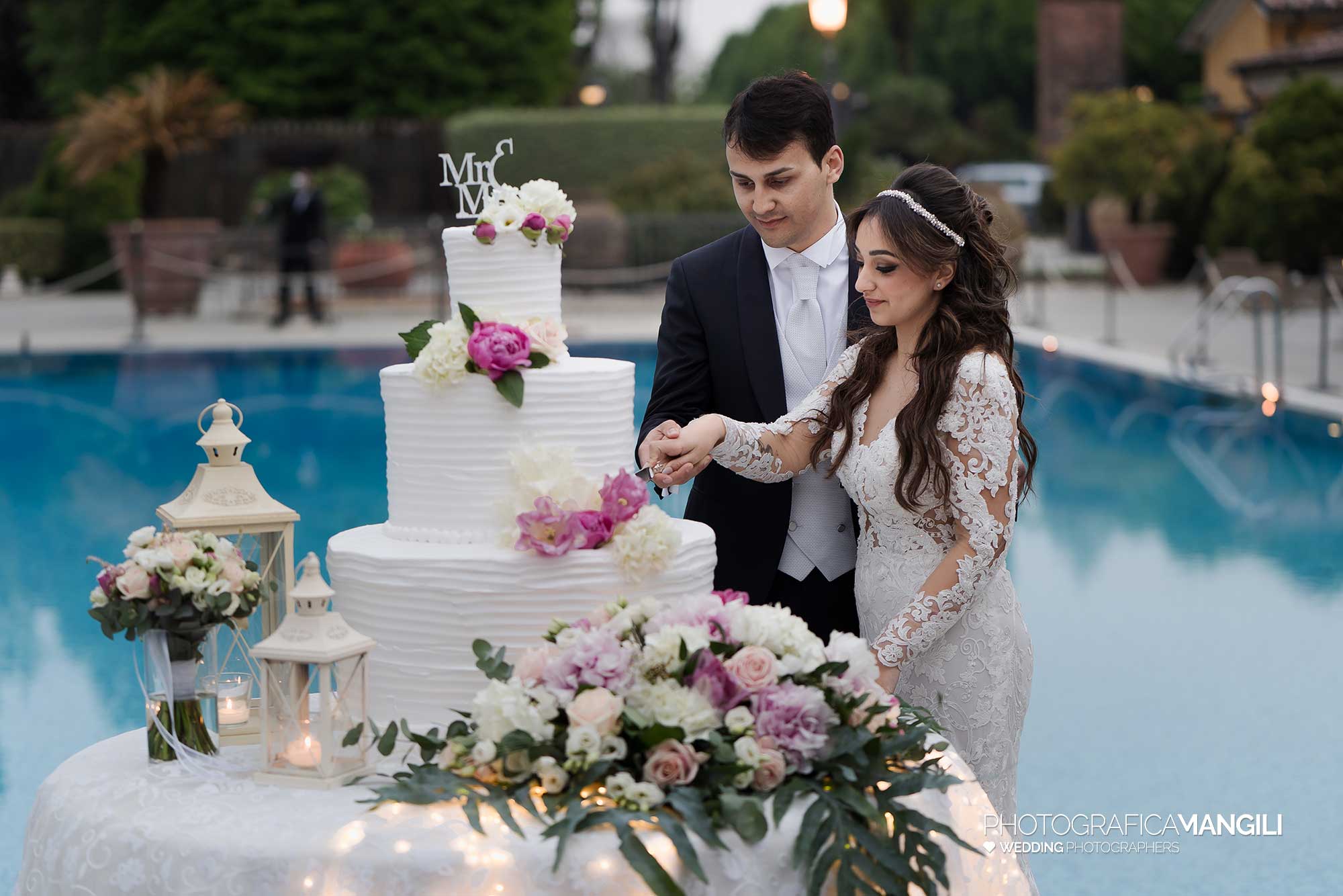 058 fotografo matrimonio wedding reportage taglio torta villa valenca rovato brescia yvonne marco 058 fotografo matrimonio wedding reportage taglio torta villa valenca rovato brescia yvonne marco