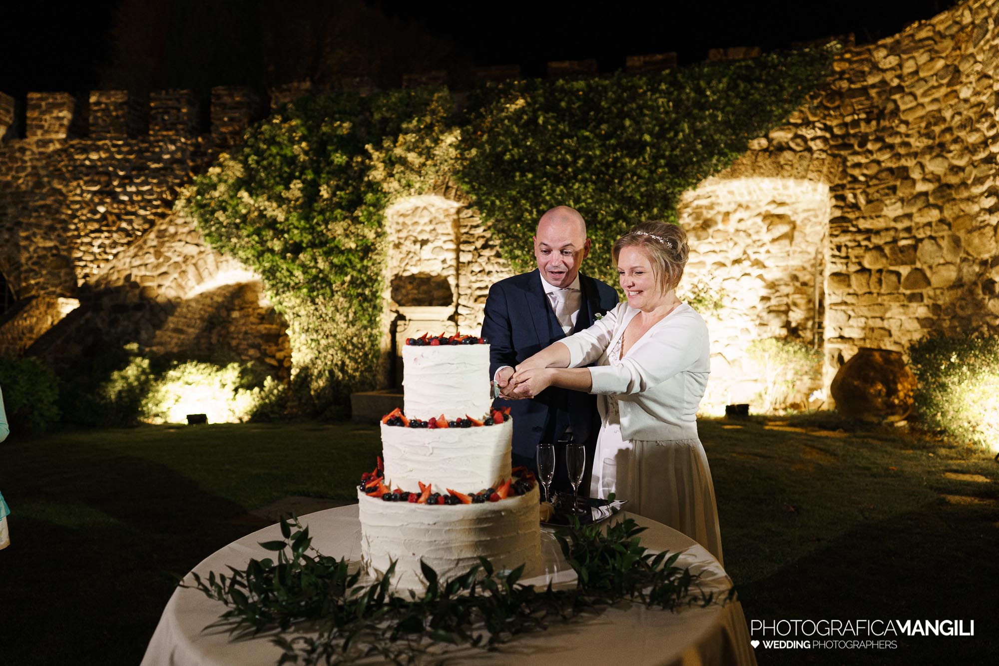 058 servizio fotografico wedding reportage taglio torta sposi castello di rossino lecco lago di como steffi giacomo