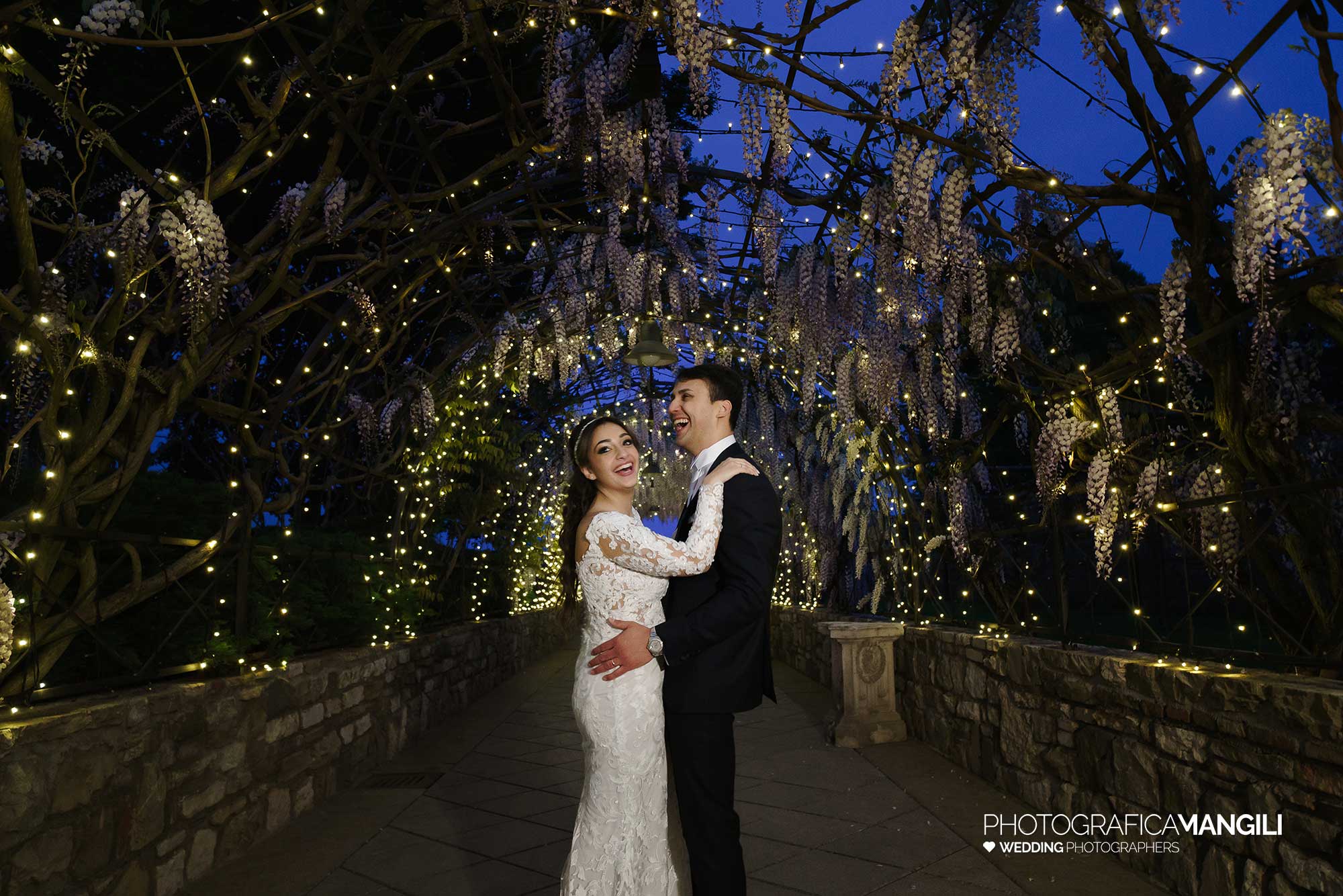 062 fotografo matrimonio wedding reportage ritratto sposi glicine luce blu villa valenca rovato brescia yvonne marco 062 fotografo matrimonio wedding reportage ritratto sposi glicine luce blu villa valenca rovato brescia yvonne marco