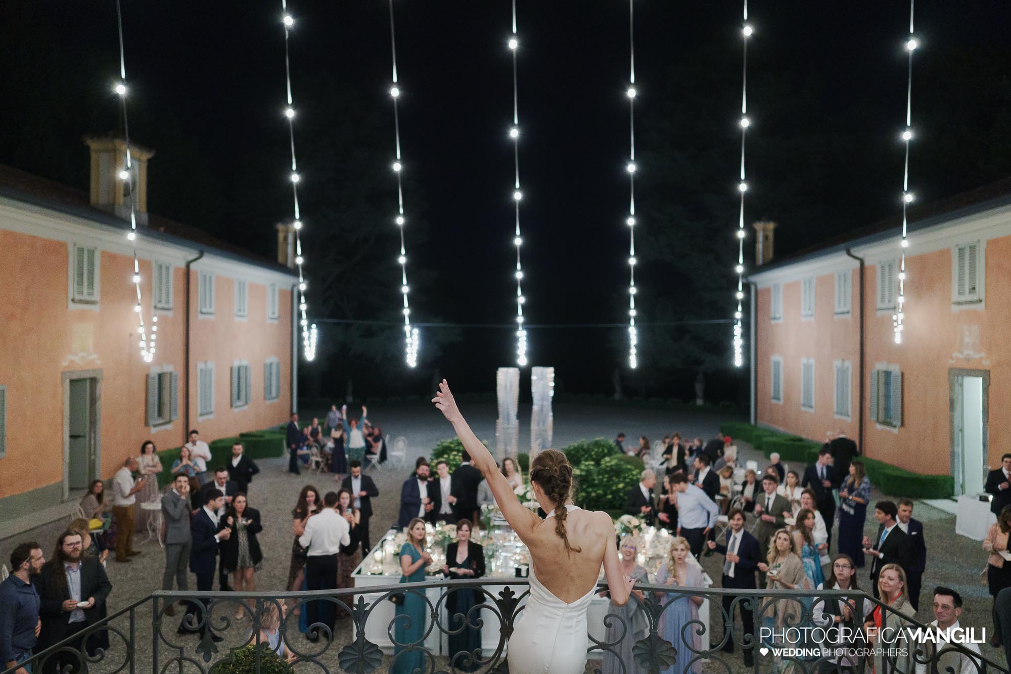 fotografo matrimonio villa subaglio lancio bouquet federica riccardo 081