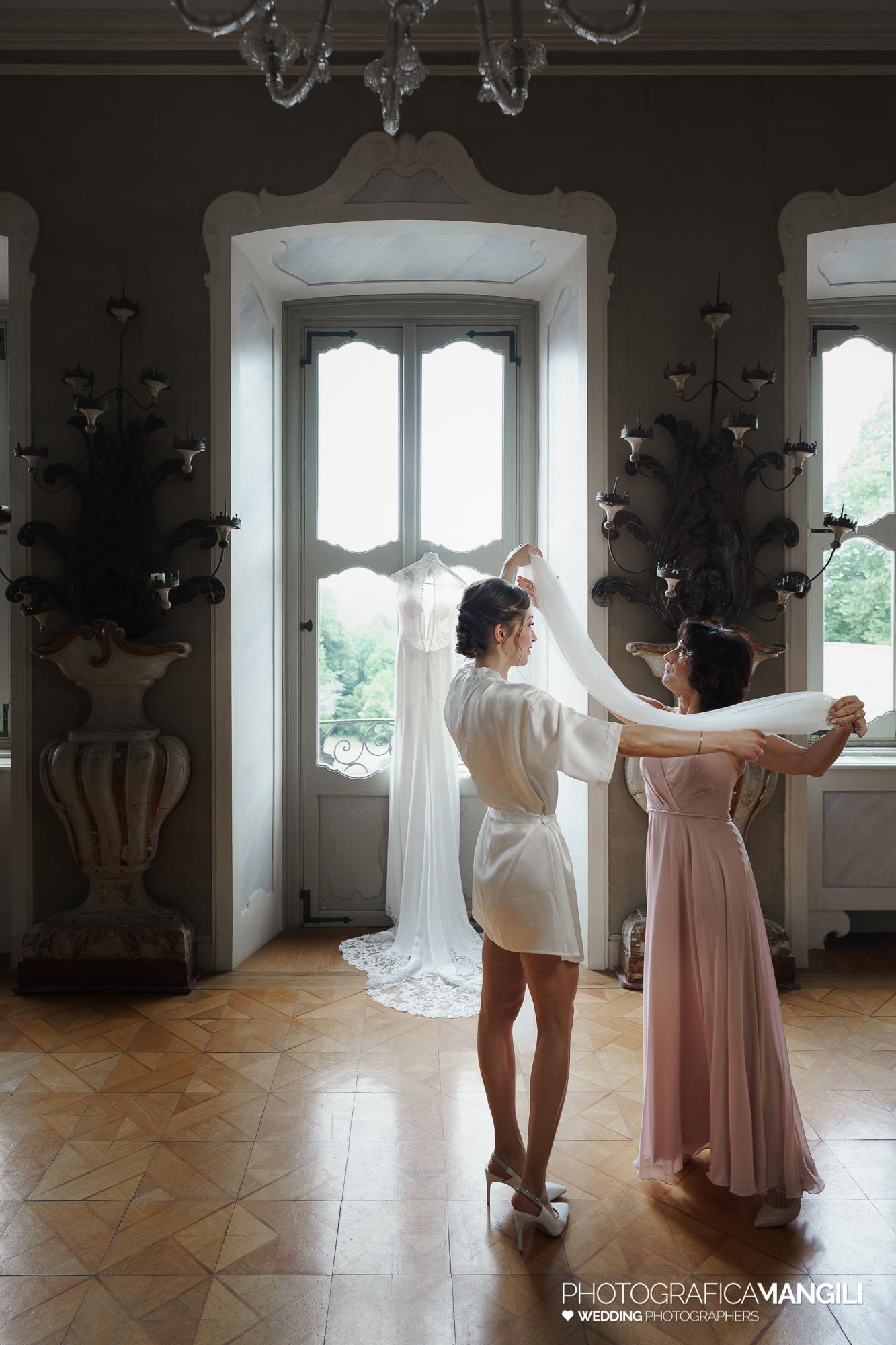 fotografo matrimonio villa subaglio preparazione sposa federica riccardo 011