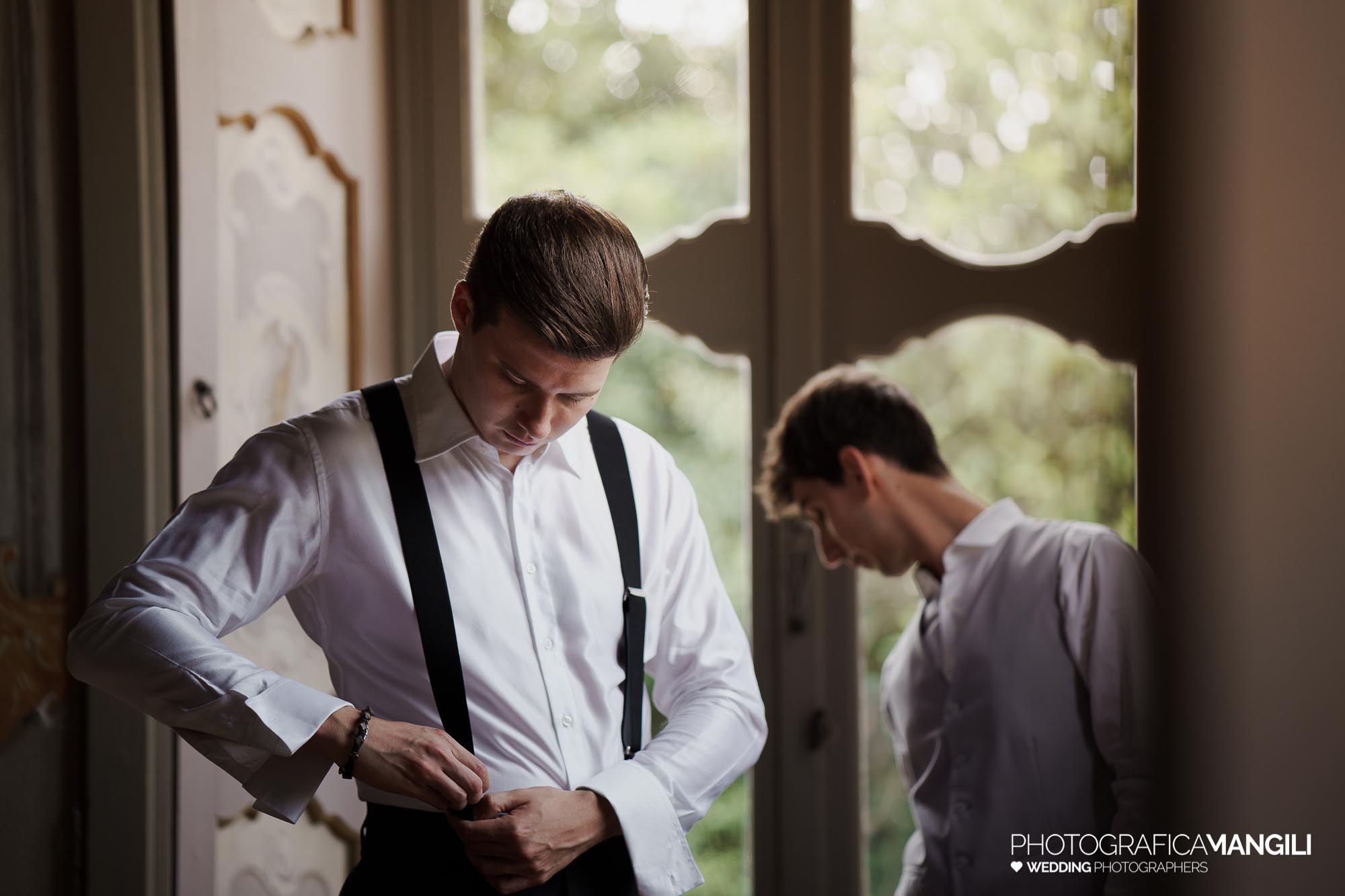 fotografo matrimonio villa subaglio preparazione sposo federica riccardo 001