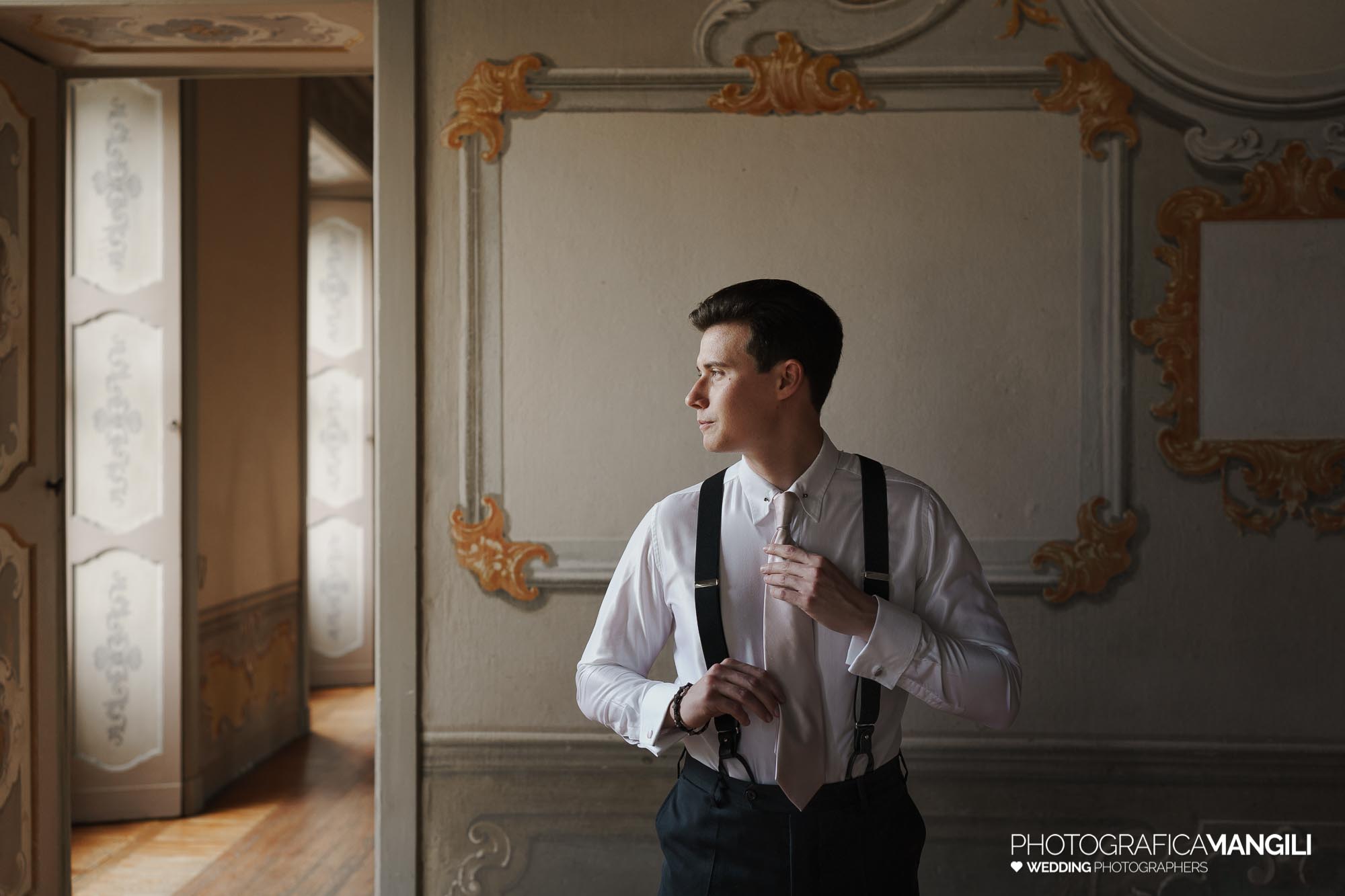 fotografo matrimonio villa subaglio preparazione sposo federica riccardo 002