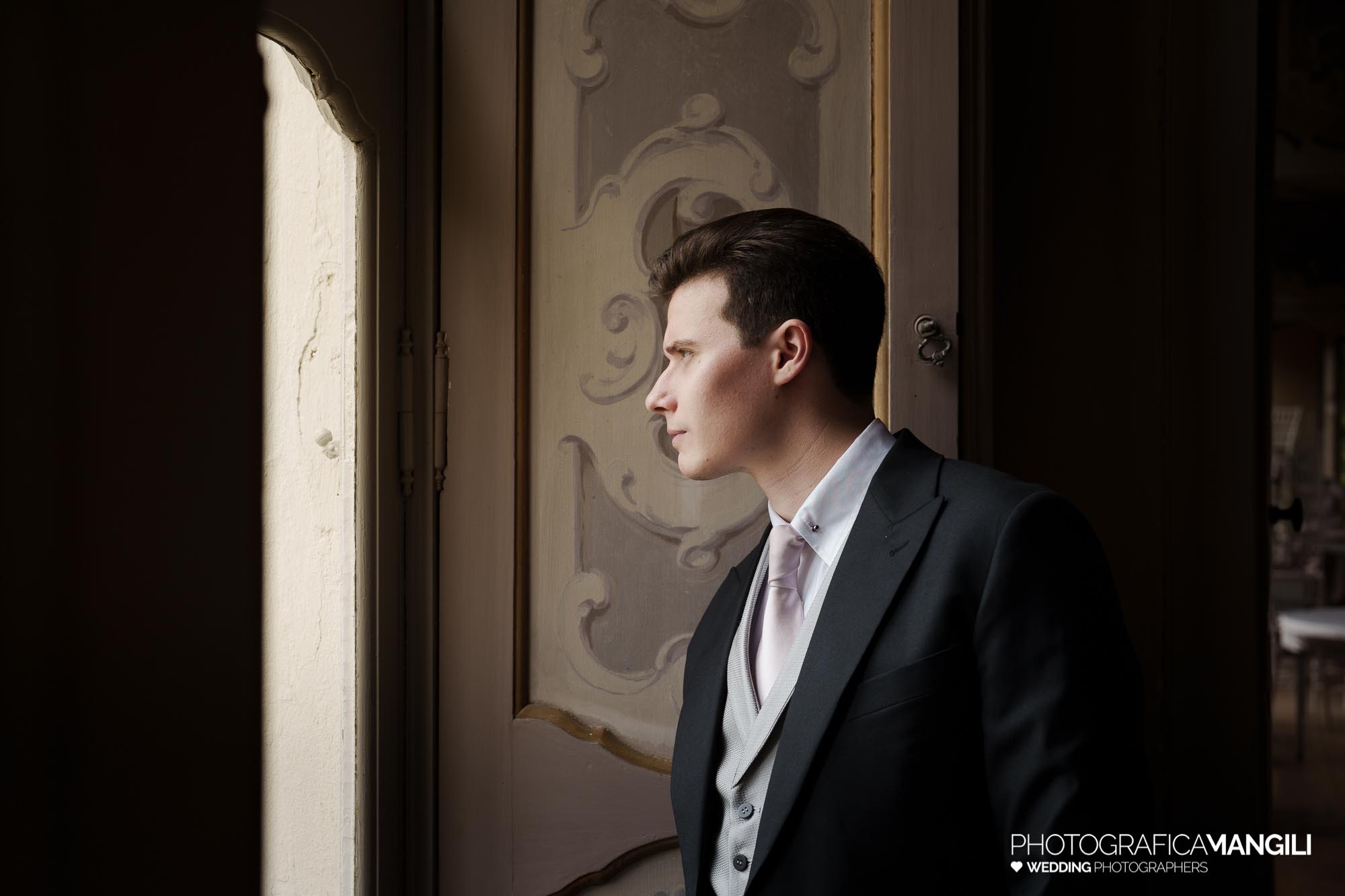 fotografo matrimonio villa subaglio preparazione sposo federica riccardo 004