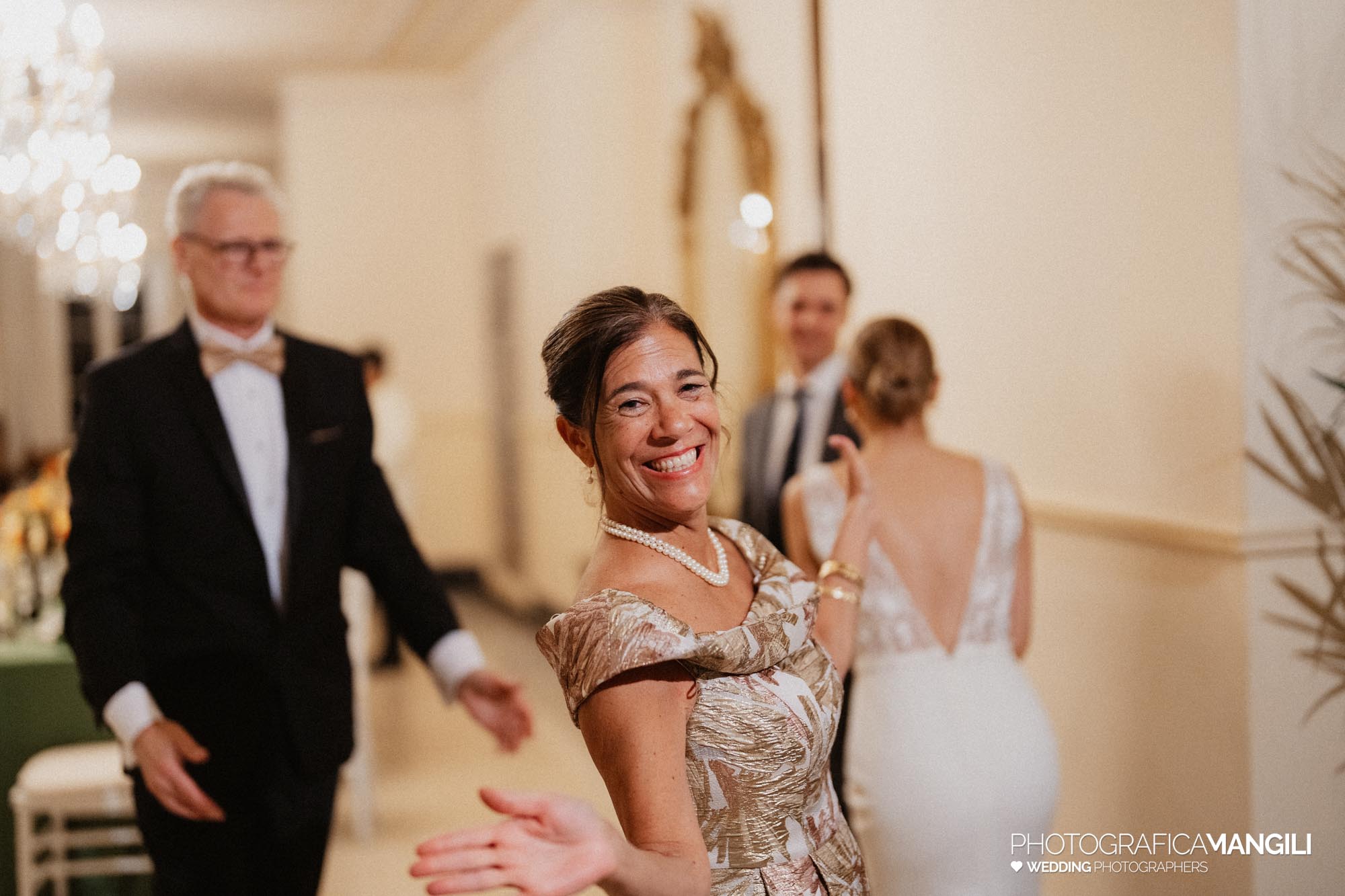 wedding photographeraura del lago lake como sophie neill 175